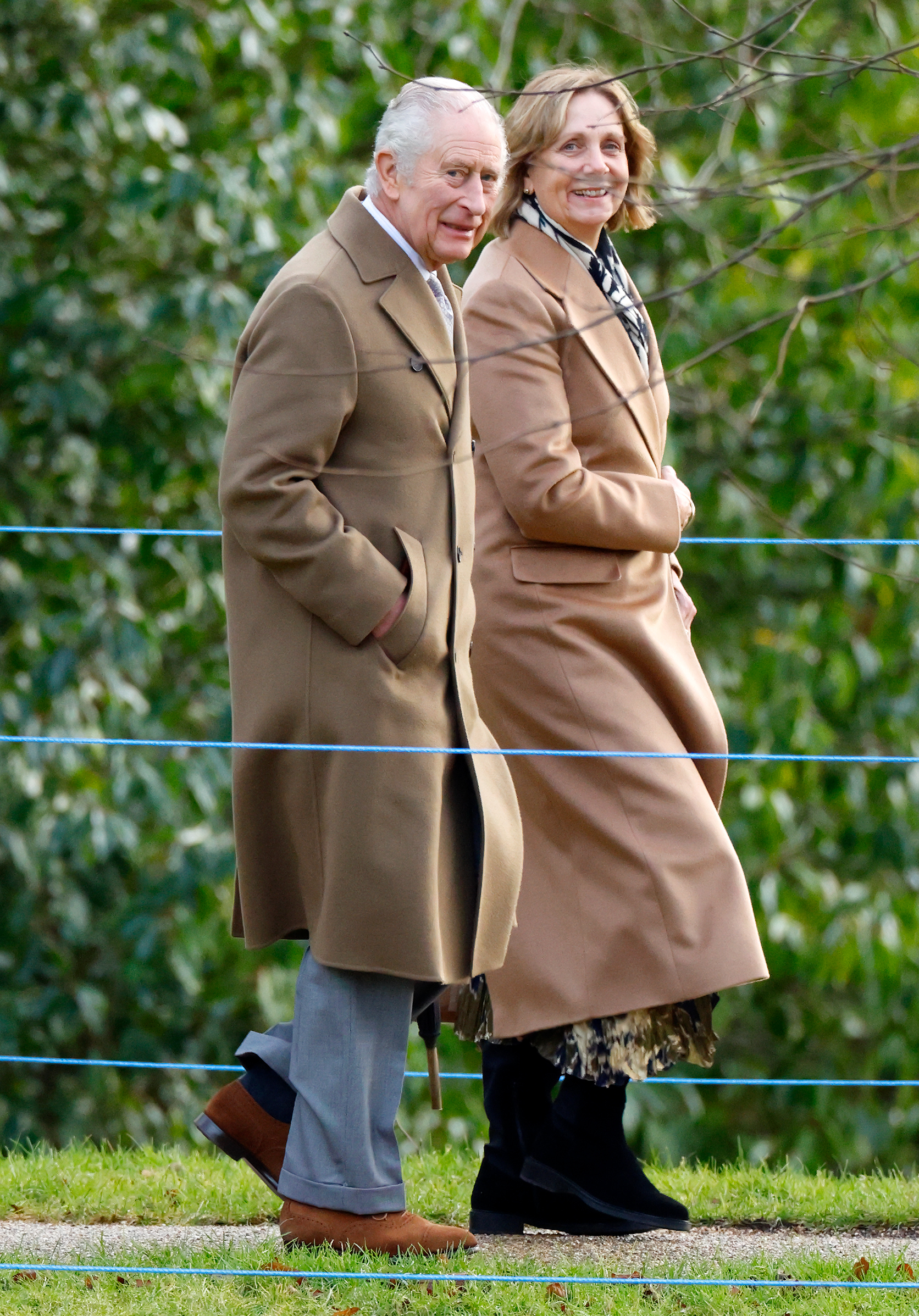 König Charles III. besucht den Sonntagsgottesdienst in der Kirche St. Mary Magdalene am 7. Januar 2024 in Sandringham, England | Quelle: Getty Images