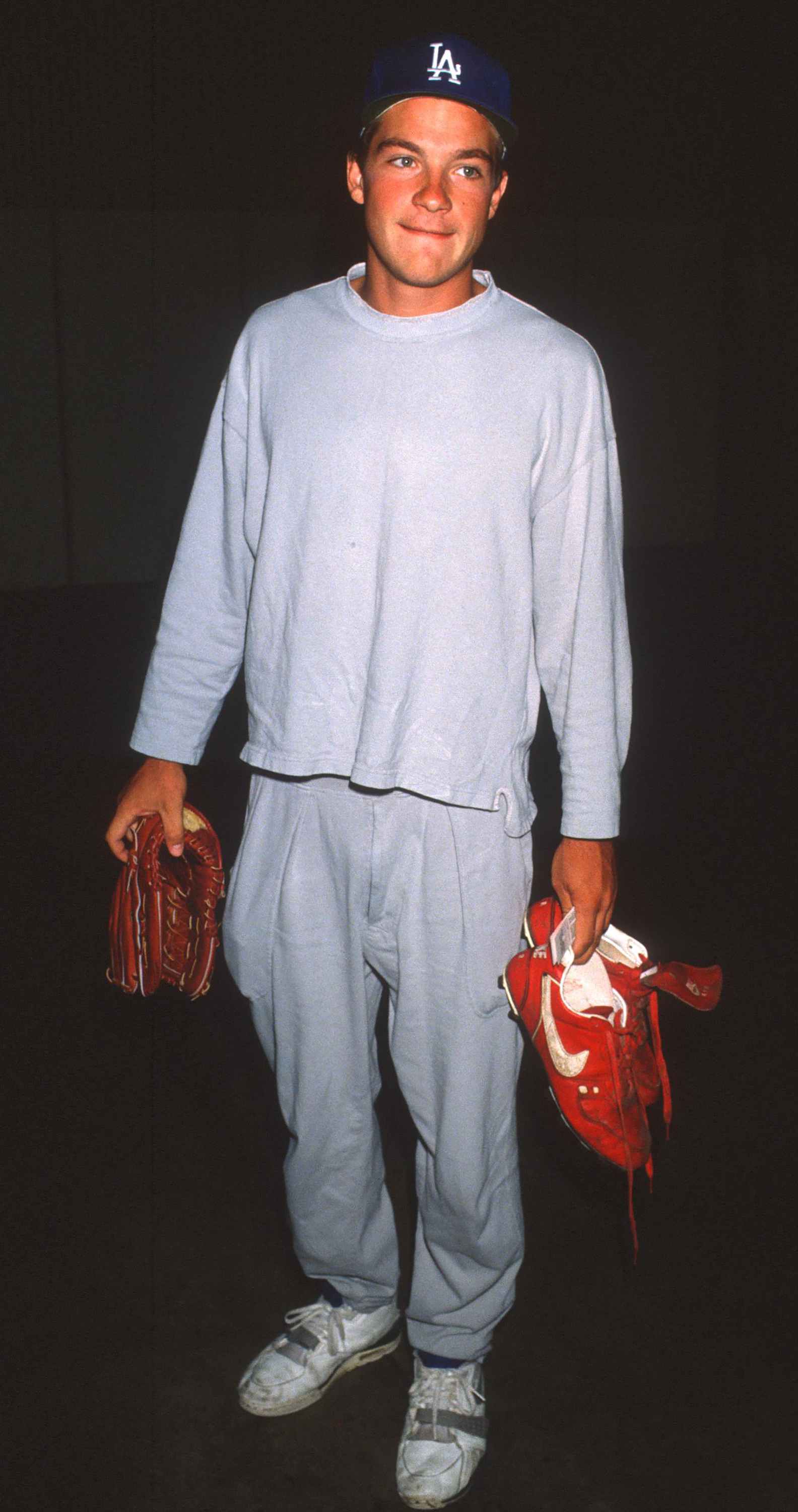 Der Schauspieler beim Besuch eines Baseballspiels im August 1990 | Quelle: Getty Images