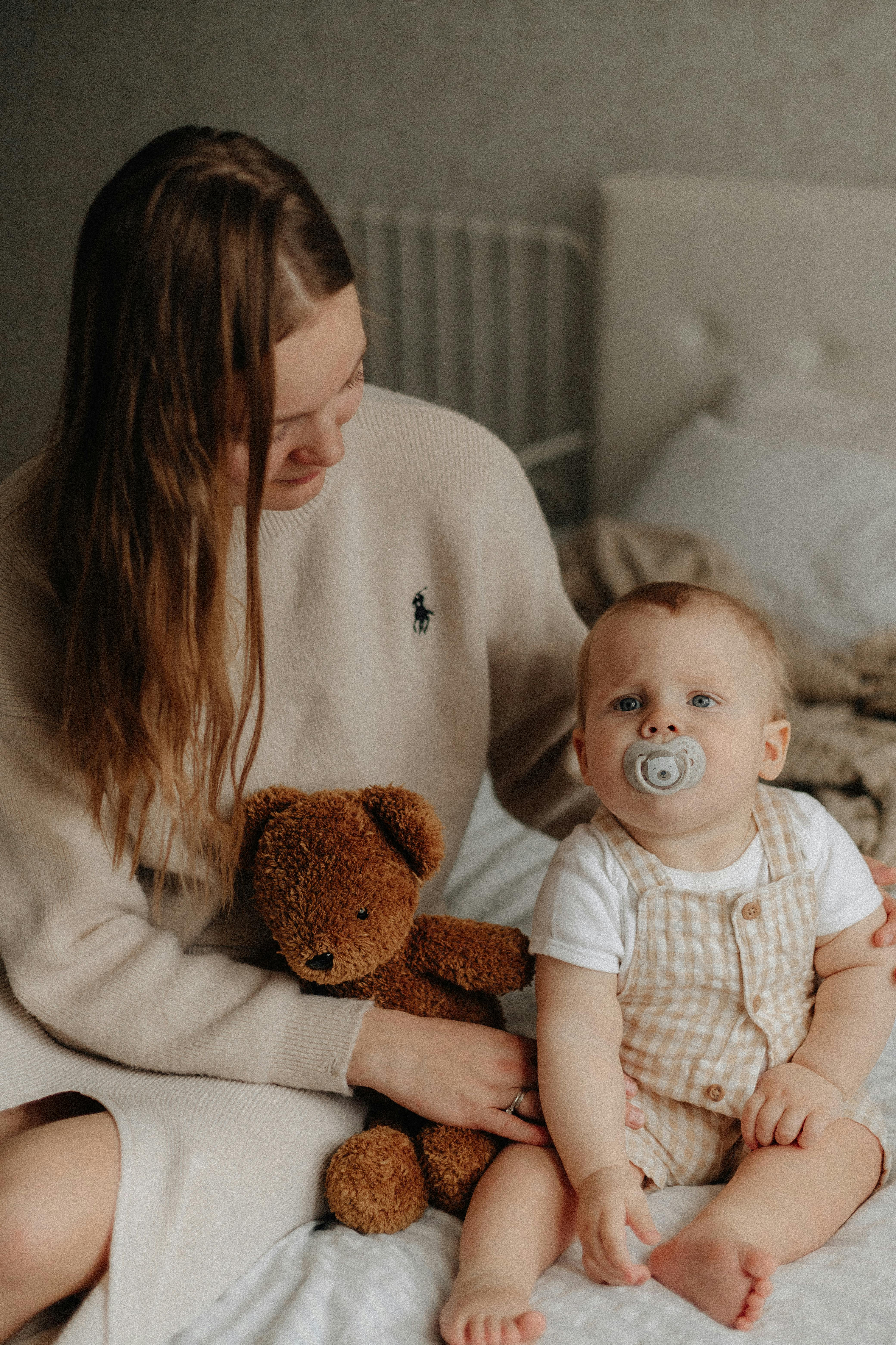 Frau mit ihrem Baby | Quelle: Pexels