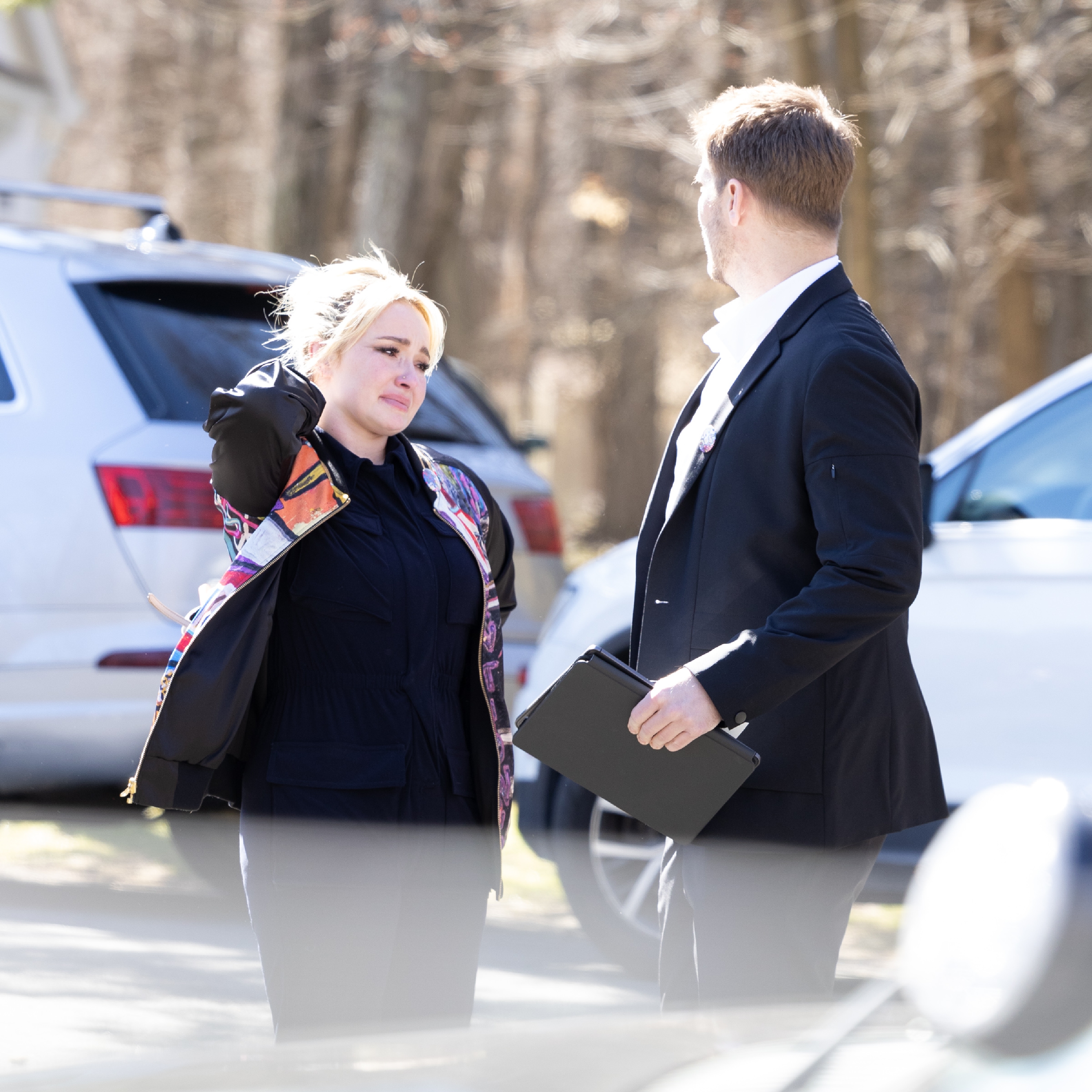 Panettiere wurde am 8. März 2023 in Palisades, New York, bei einer Gedenkfeier für ihren jüngeren Bruder Jansen zusammen mit Brian Hickerson fotografiert. TMZ identifizierte Hickerson später als ihren Freund, mit dem sie eine On-Off-Beziehung führte, und berichtete, dass die beiden am Tag vor ihrem Tod gemeinsam unterwegs waren. | Quelle: Getty Images