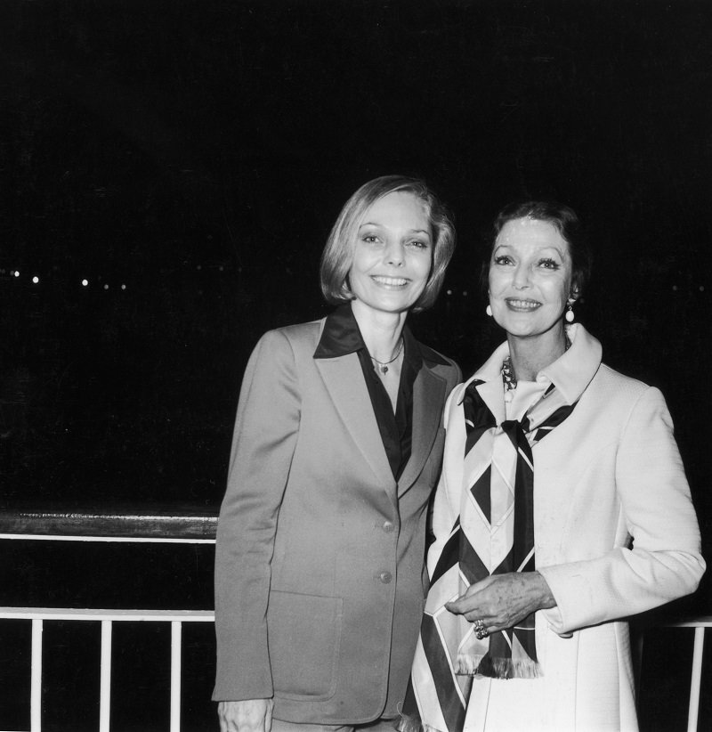 Judy Lewis und ihre Mutter Loretta Young an Bord des Kreuzfahrtschiffes Pacific Princess in Kalifornien um 1978 | Quelle: Getty Images