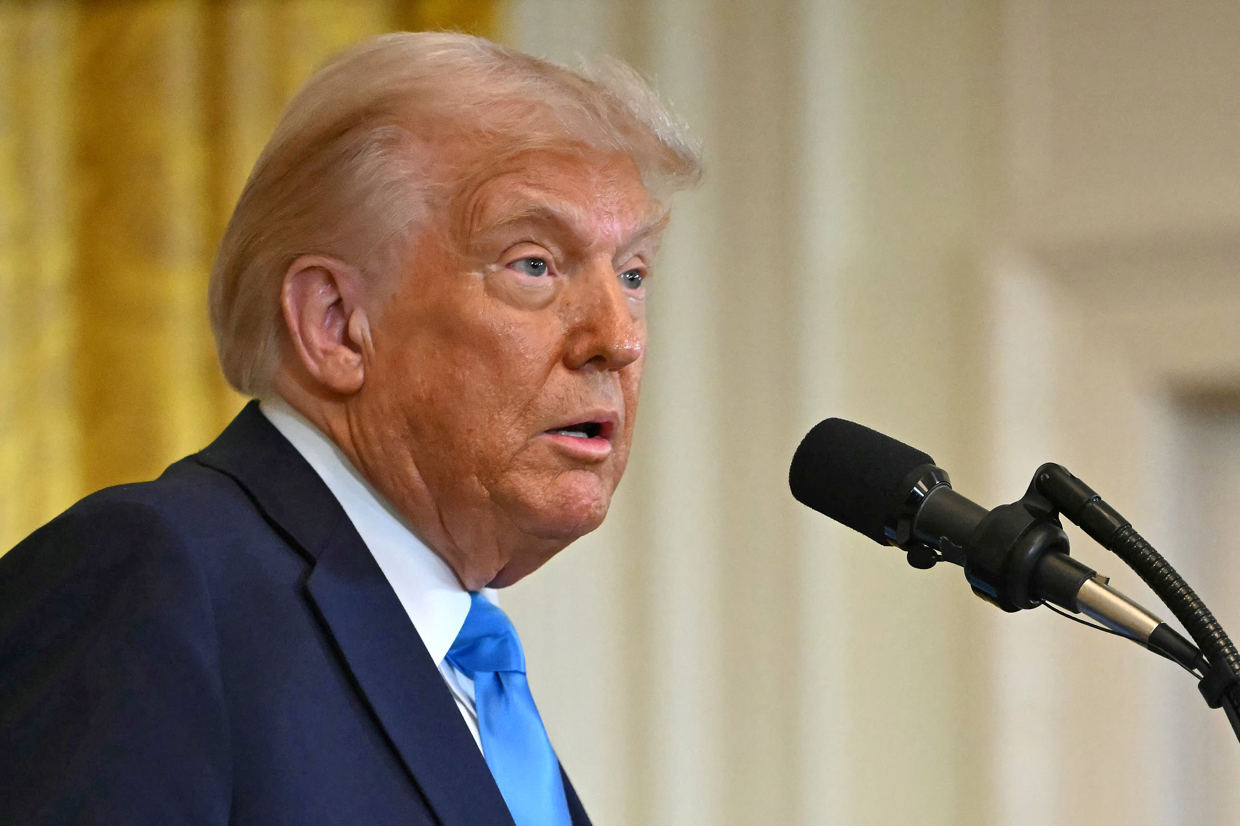 Donald Trump spricht bei einer Pressekonferenz mit Israels Premierminister Benjamin Netanjahu im East Room des Weißen Hauses in Washington, D.C., am 4. Februar 2025 | Quelle: Getty Images