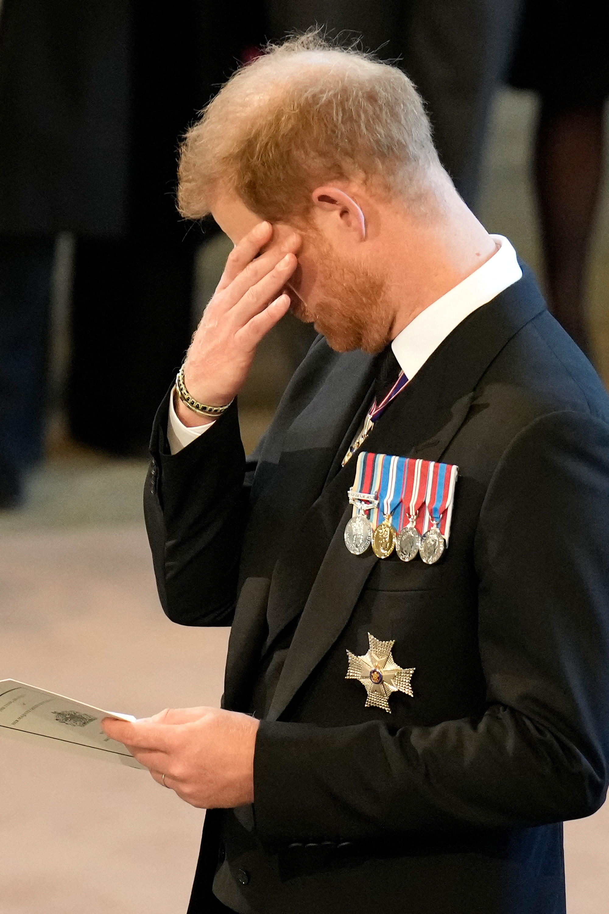 Prinz Harry während eines Gottesdienstes zur Aufnahme des Sarges von Königin Elisabeth II. in London, England am 14. September 2022 | Quelle: Getty Images