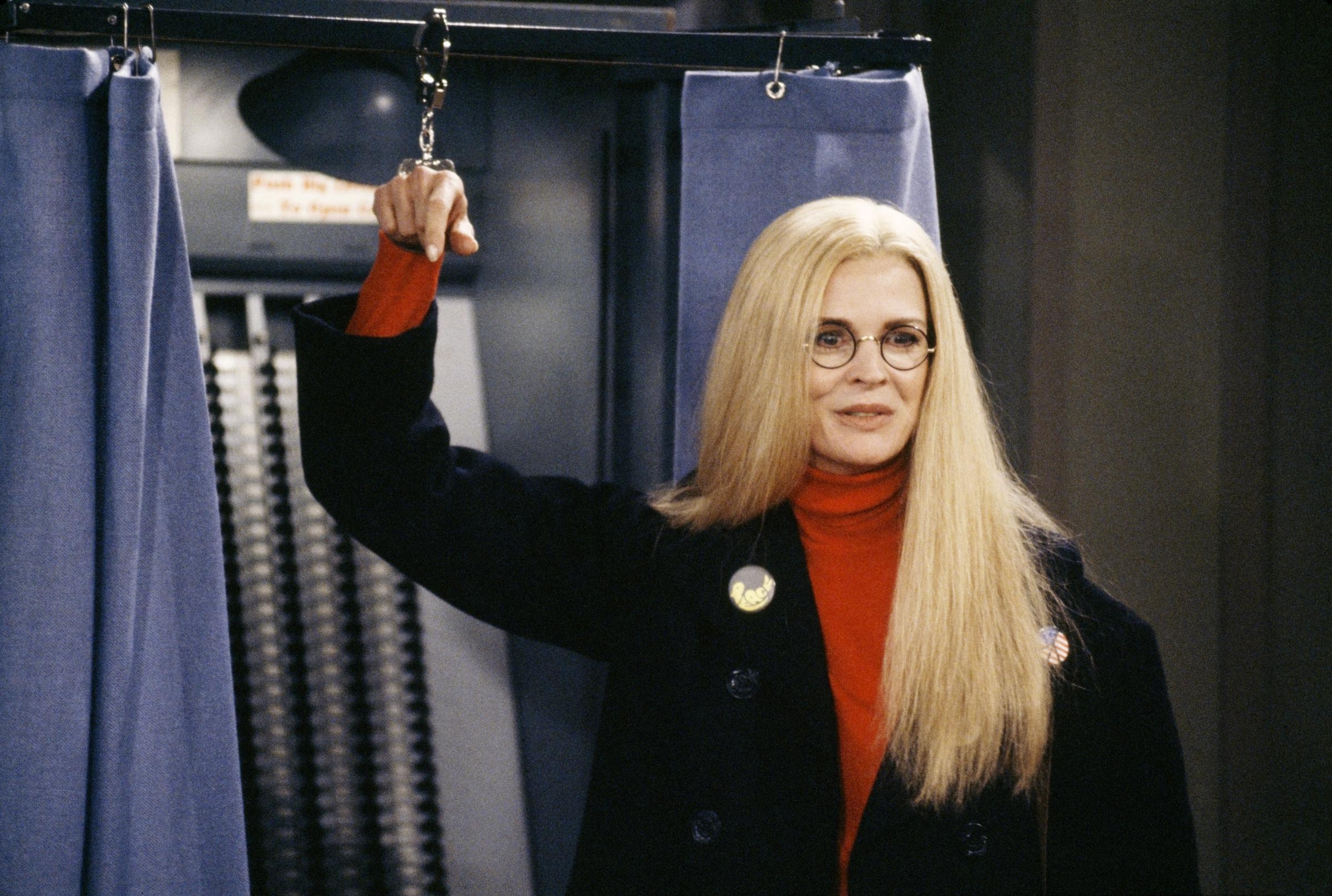 Candice Bergen als Murphy Brown in der Folge von "Murphy Brown" mit dem Titel "A Year to Remember", die am 2. November 1992 ausgestrahlt wurde | Quelle: Getty Images