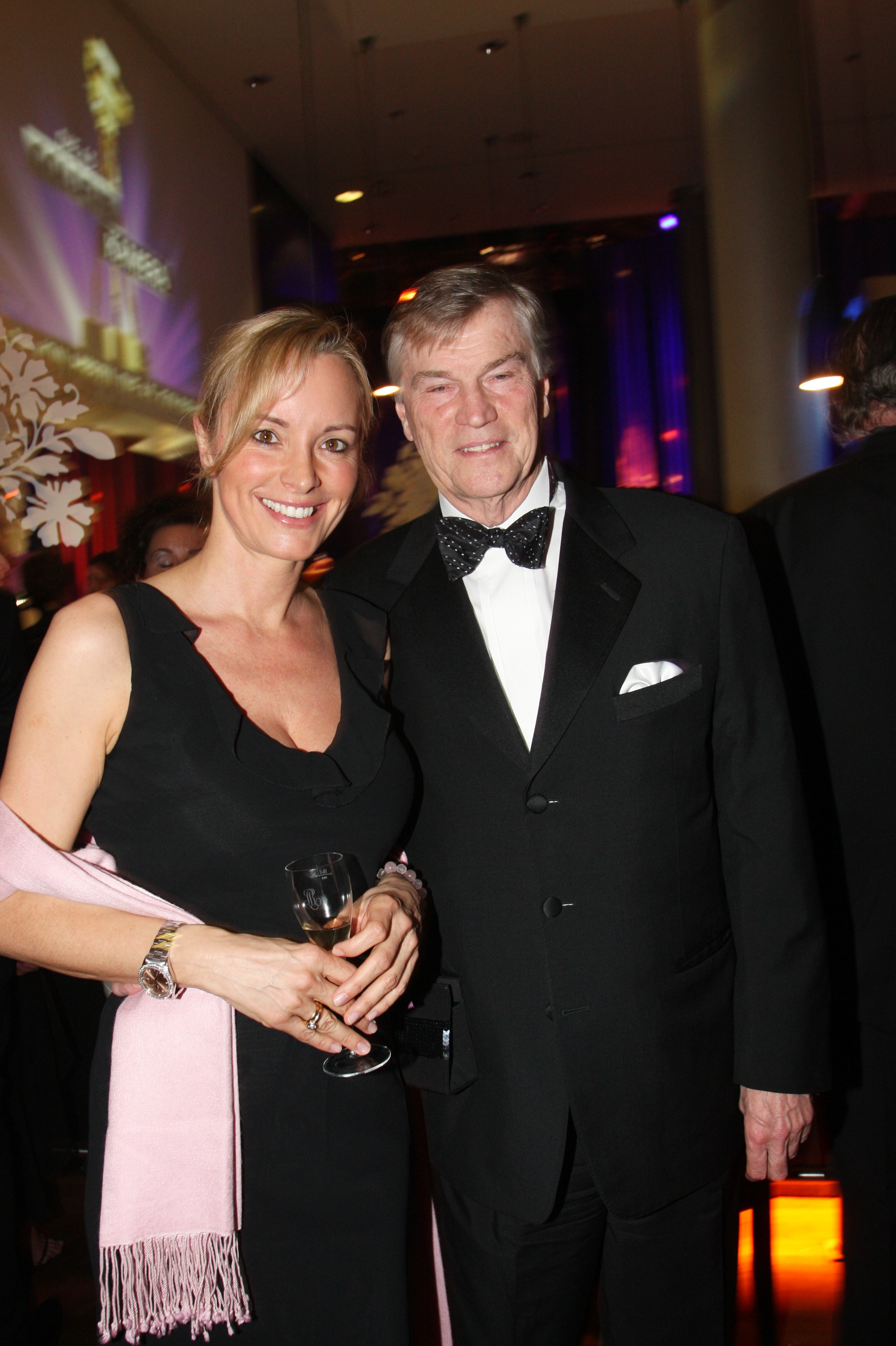 Jochen Busse und Constanze Volkner bei der Party nac der Verleihung der "Goldenen Kamera" in Berlin | Quelle: Getty Images