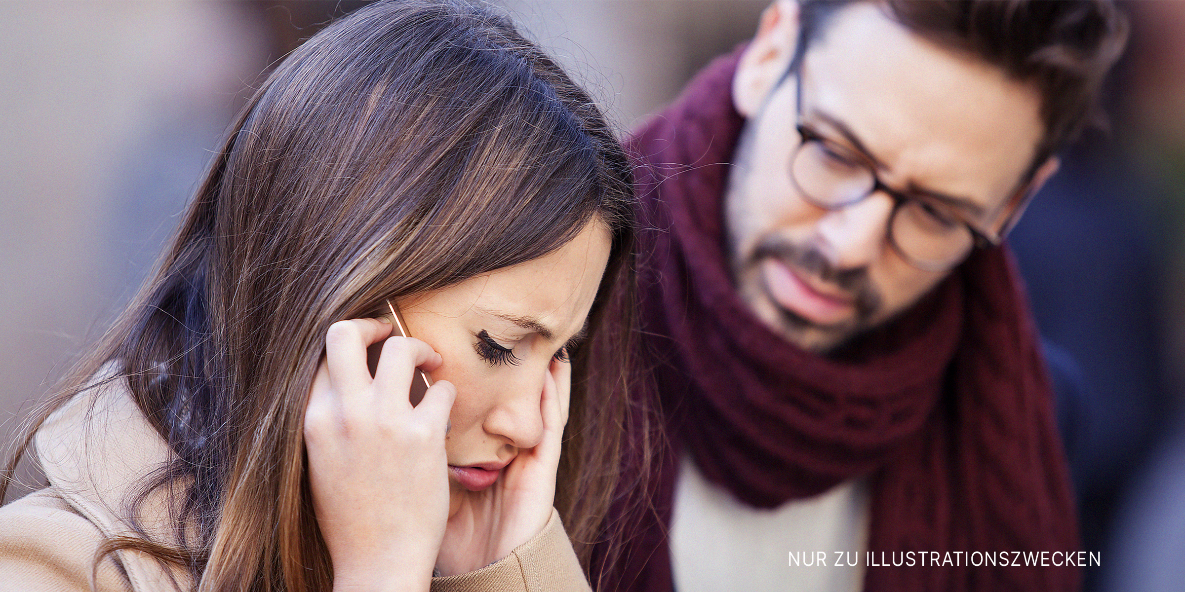 Frau erhält schlechten Anruf | Shutterstock