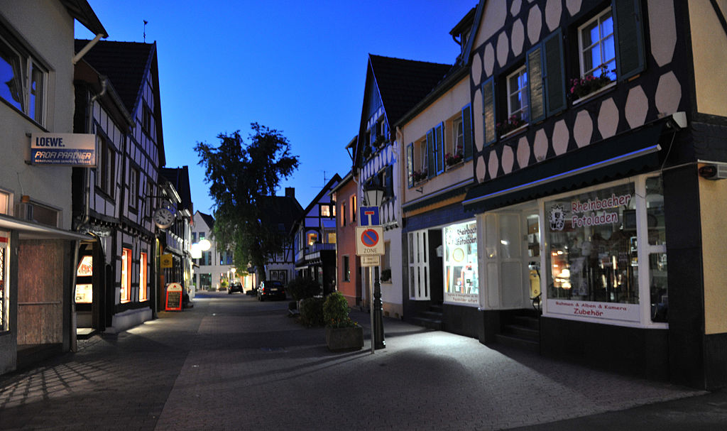 In the south of North Rhine-Westphalia, not far from Bonn in the Voreifel lies the little town of Rheinbach. | Source: Getty Images Im Süden von Nordrhein-Westfalen, unweit von Bonn in der Voreifel, liegt die Kleinstadt Rheinbach. | Quelle: Getty Images