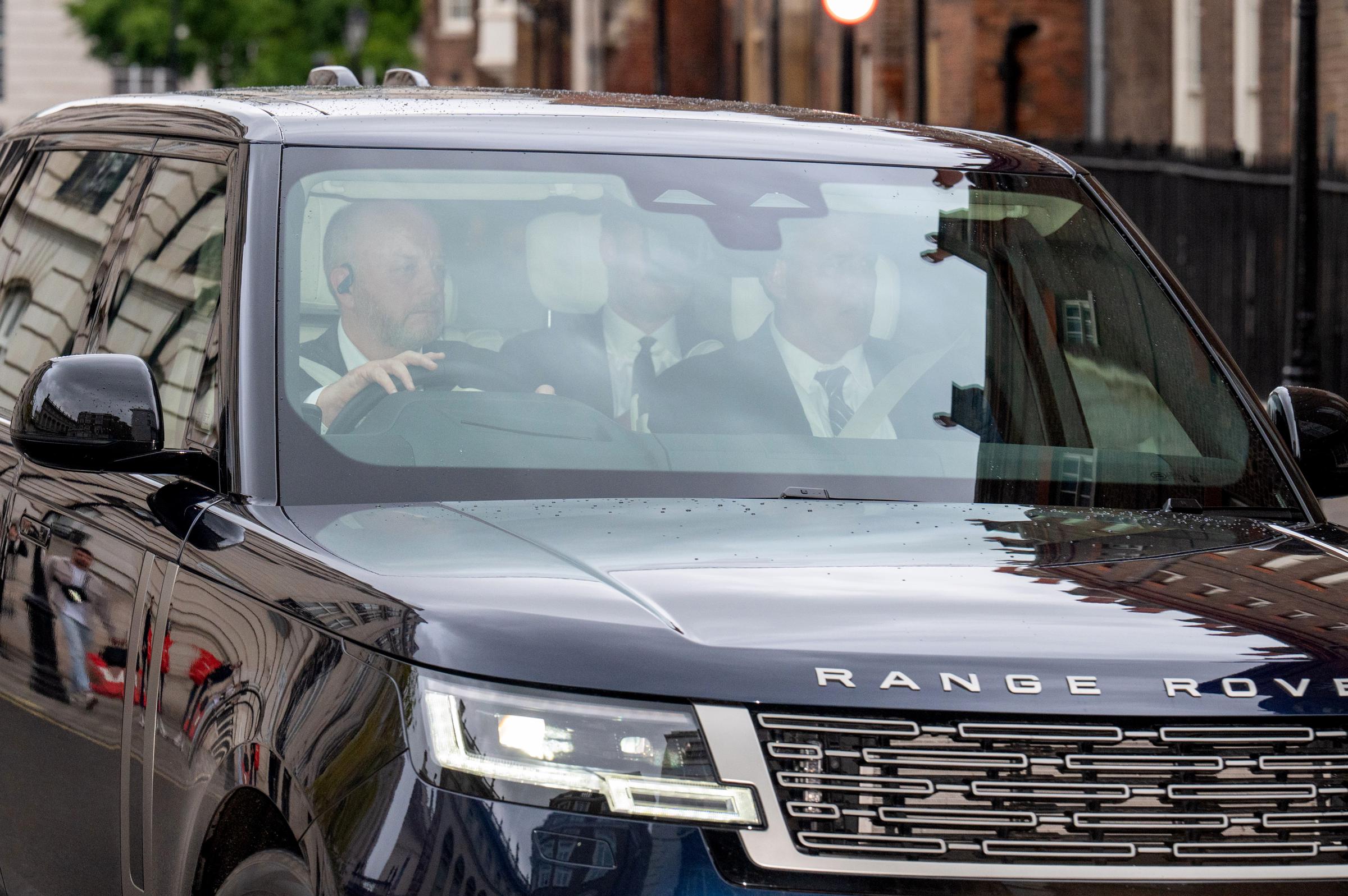 Prinz Harry kommt am 10. September 2025 bei Clarence House in London, England, an. | Quelle: Getty Images