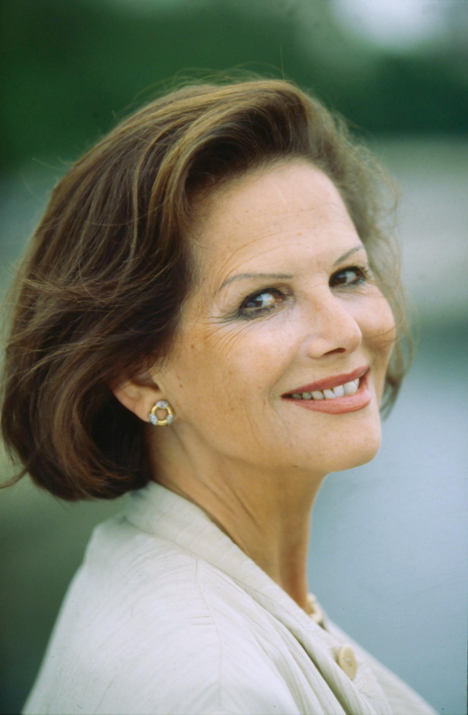 Claudia Cardinale, aufgenommen am 1. Juni 1997 in Paris, Frankreich. | Quelle: Getty Images