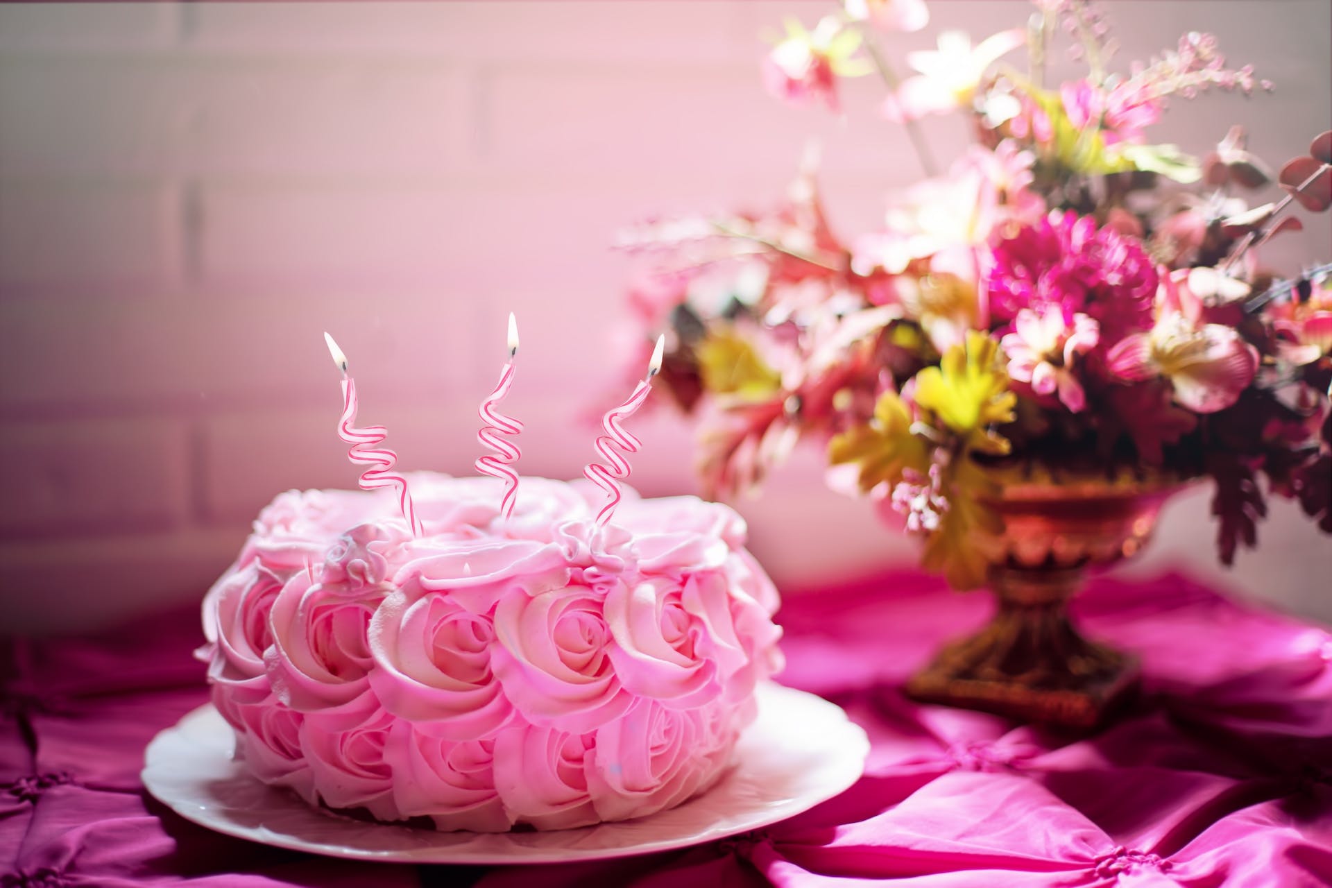 Rosa Geburtstagstorte | Quelle: Pexels