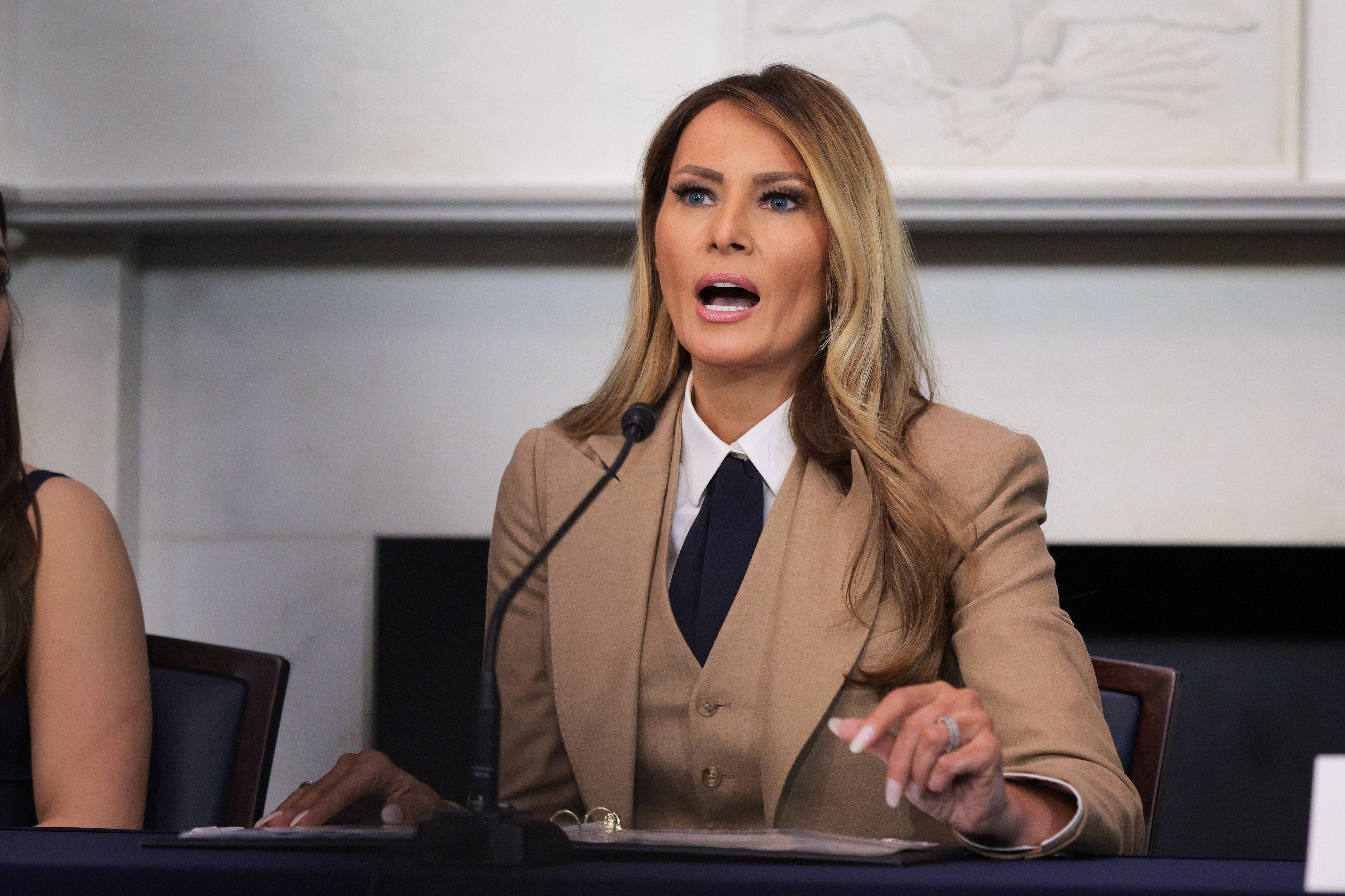 Melania Trump bei einer Diskussion am runden Tisch im US-Kapitol am 3. März 2025 in Washington, D.C. | Quelle: Getty Images