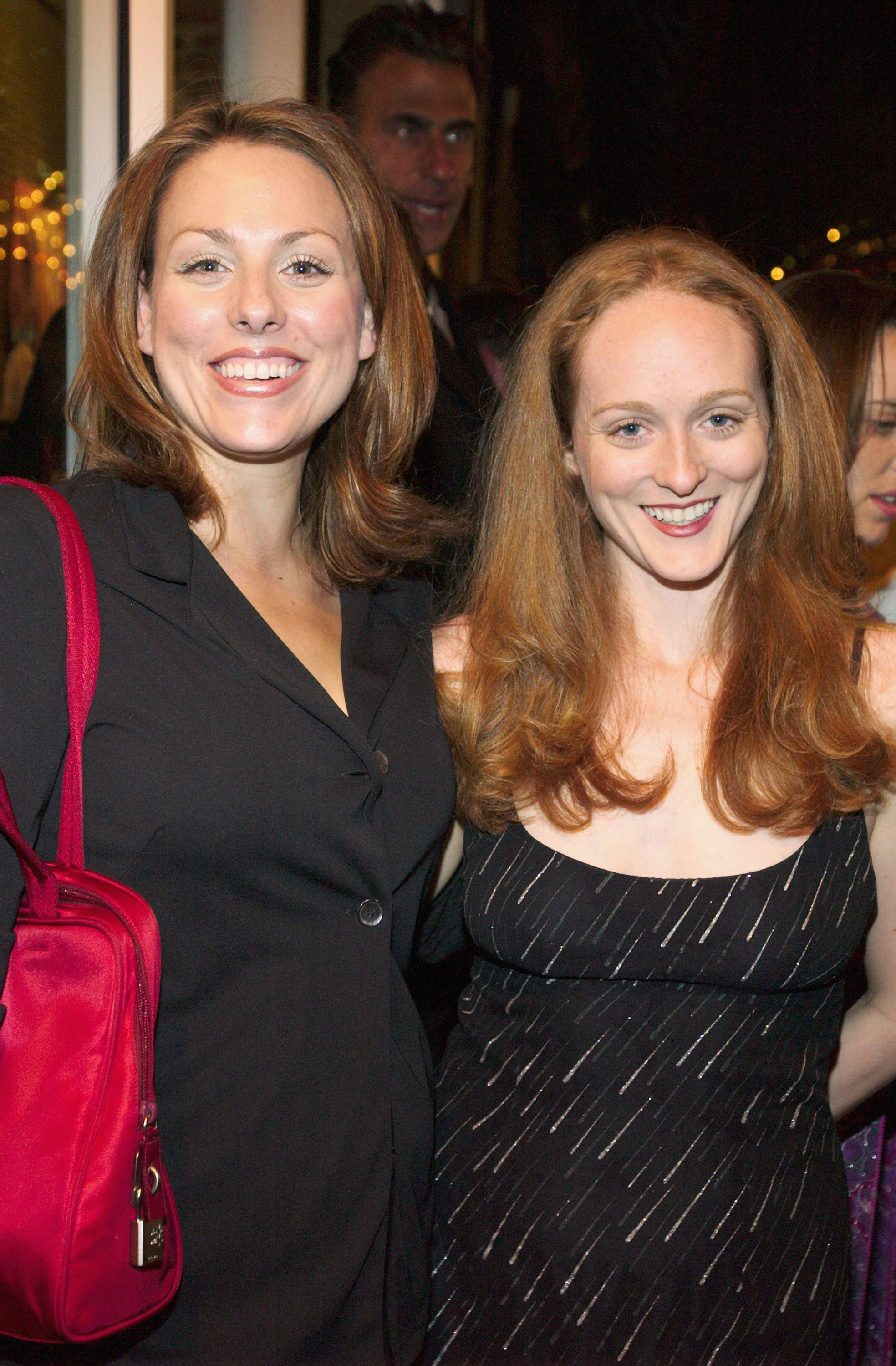 Joanna und Antonia Bennett bei der Premierenfeier für David Adlers Dokumentarfilm "MAFIA NEW YORK" am 12. September 2002 in New York City. | Quelle: Getty Images