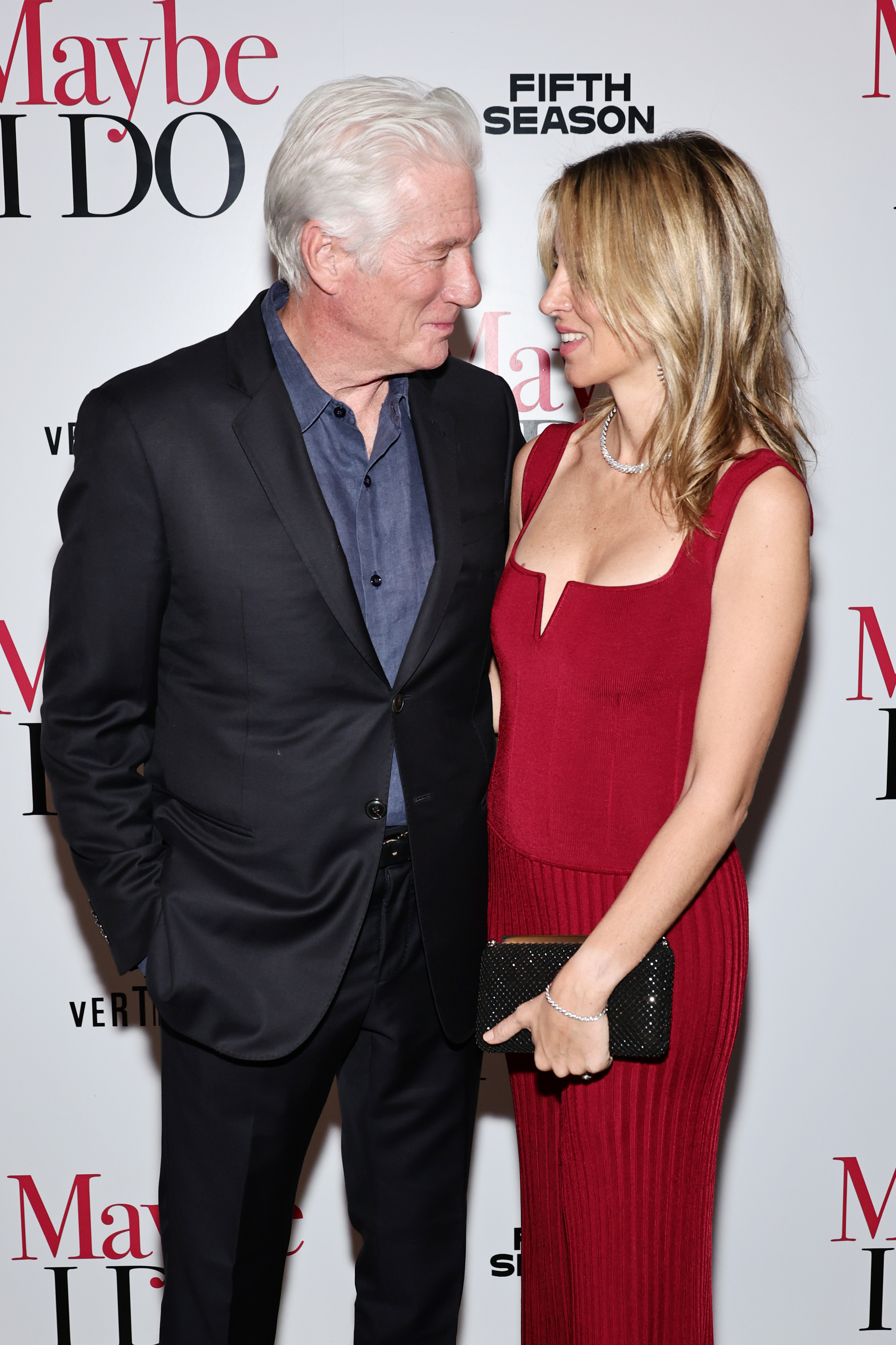 Richard Gere und Alejandra Silva bei einer Sondervorführung von "Maybe I Do", veranstaltet von Fifth Season und Vertical im Crosby Street Hotel in New York City, am 17. Januar 2023 | Quelle: Getty Images