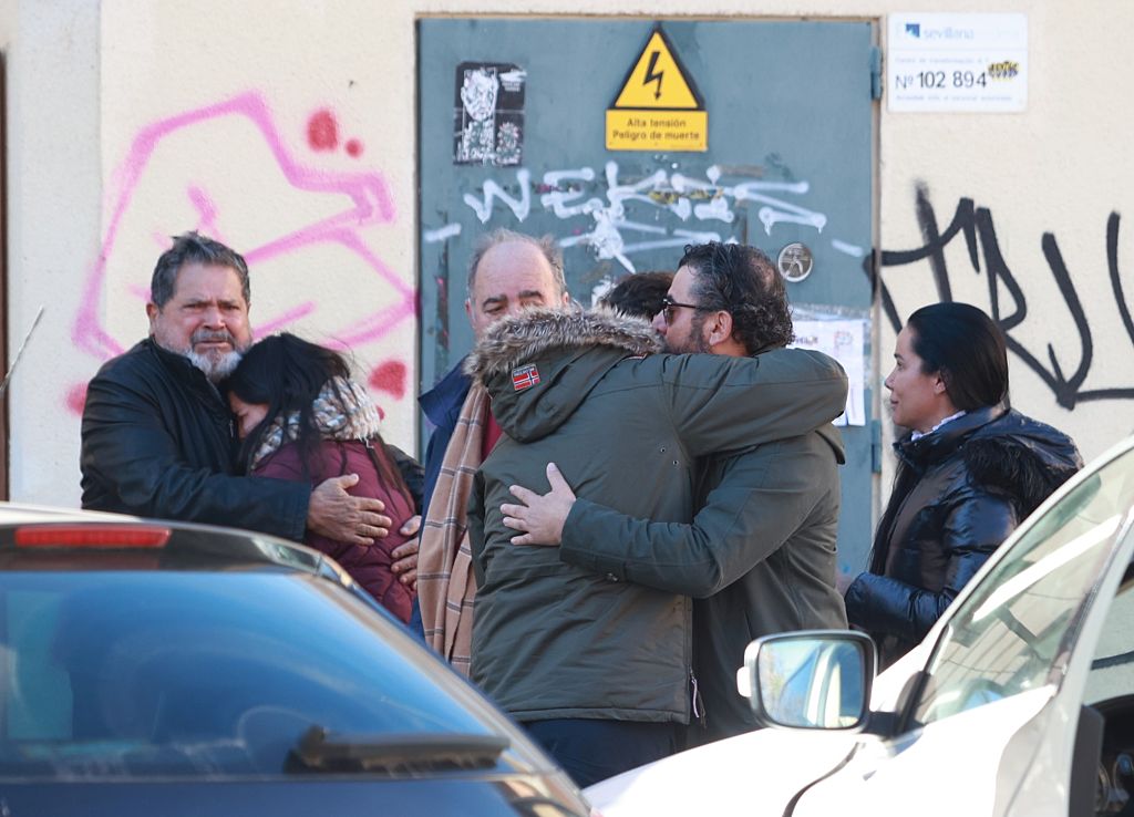 Foto von Angehörigen der Opfer des Zugunglücks von Adamuz (Córdoba) beim Besuch der Info-Stelle im Bürgerzentrum Poniente Sur. 19. Januar 2026, Córdoba | Quelle: Getty Images