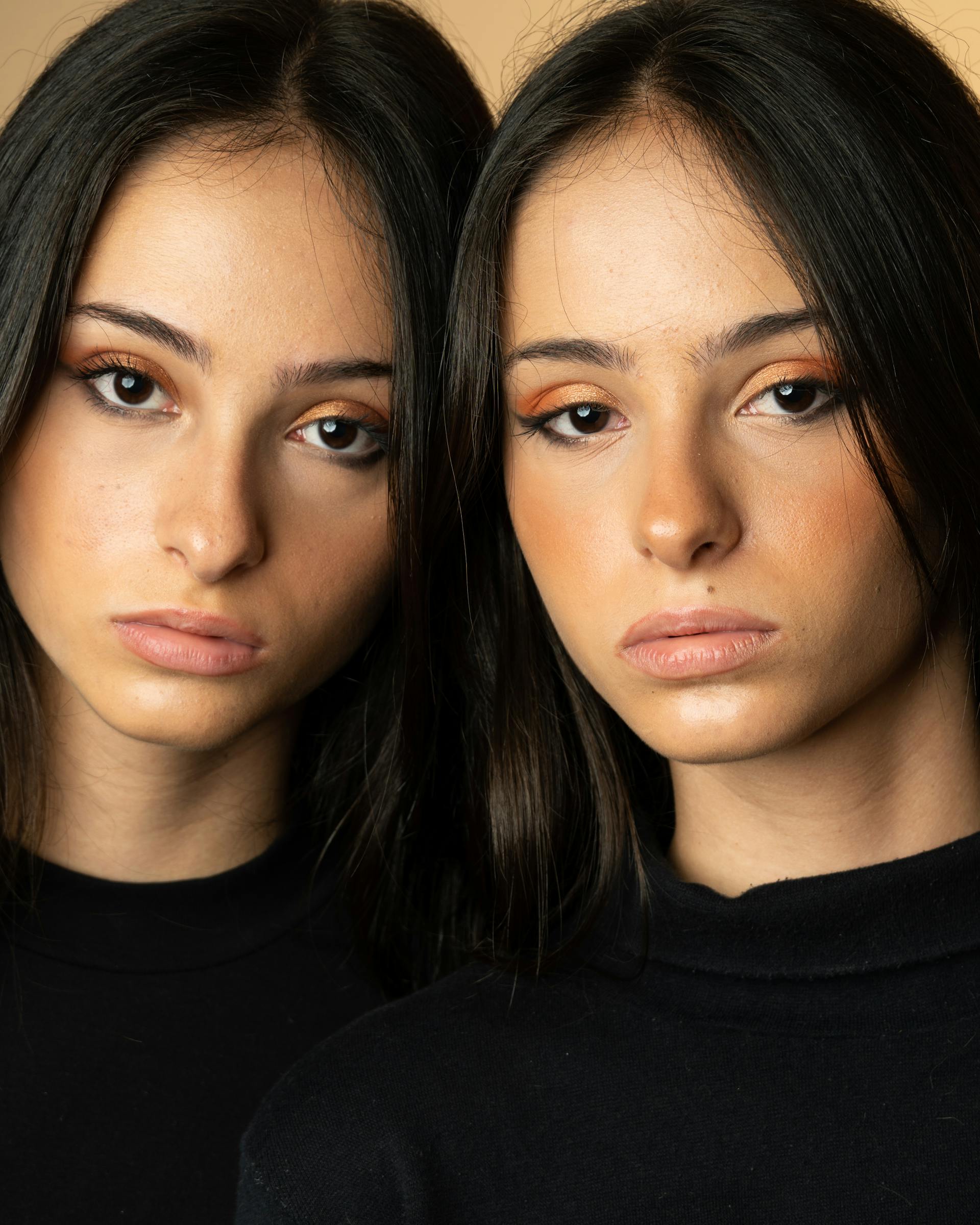 Zwillingsmädchen im Teenageralter | Quelle: Pexels