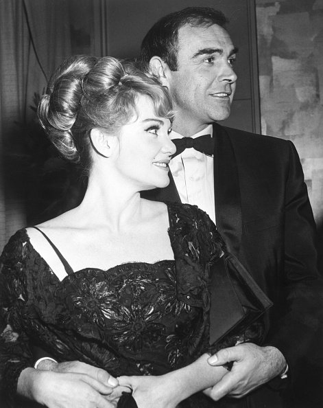 Diane Cilento und Sean Connery, circa 1970 | Quelle: Getty Images