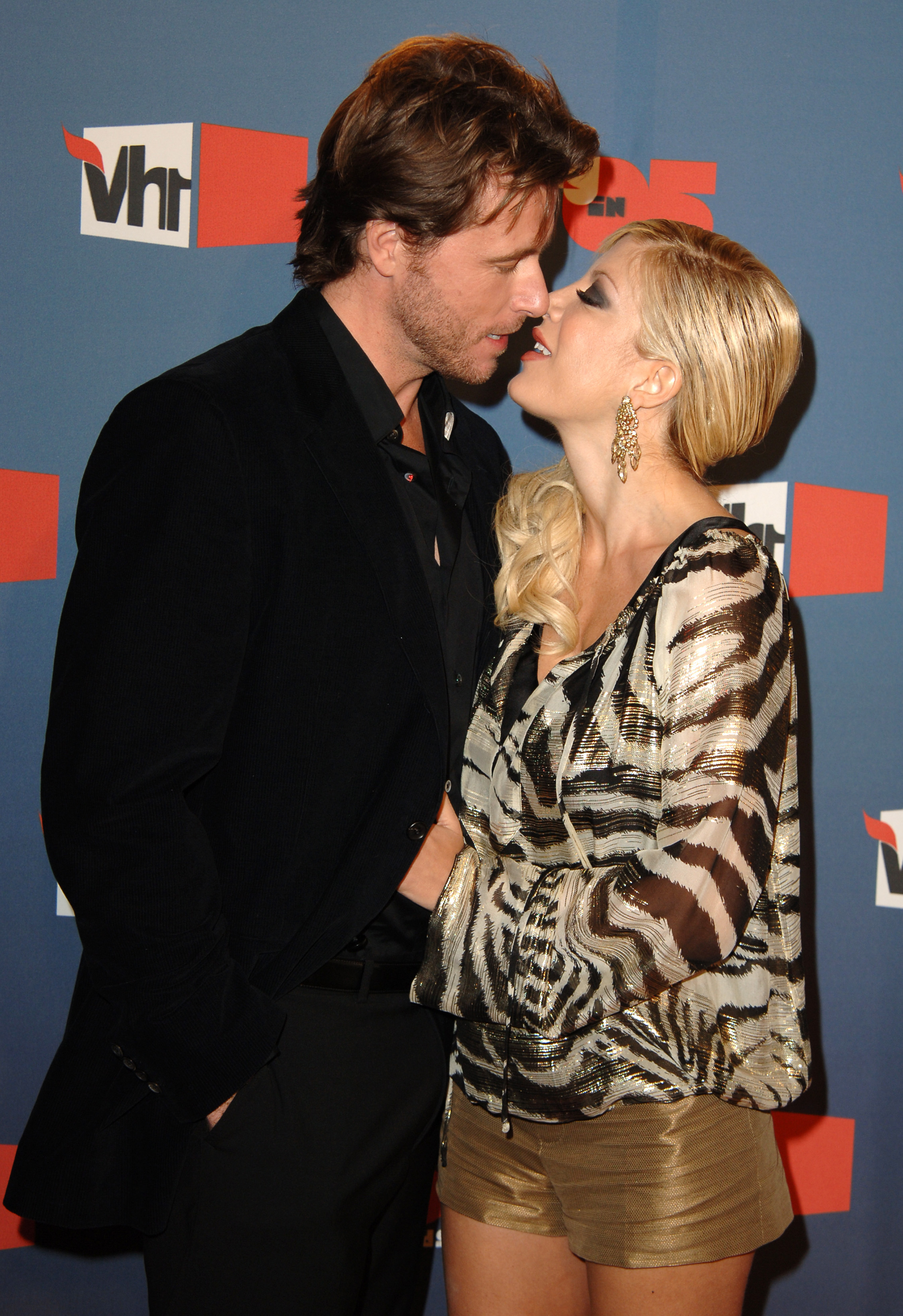 Dean McDermott und Tori Spelling während VH1 Big in '05 - Arrivals in Culver City, Kalifornien, am 3. Dezember 2005. | Quelle: Getty Images