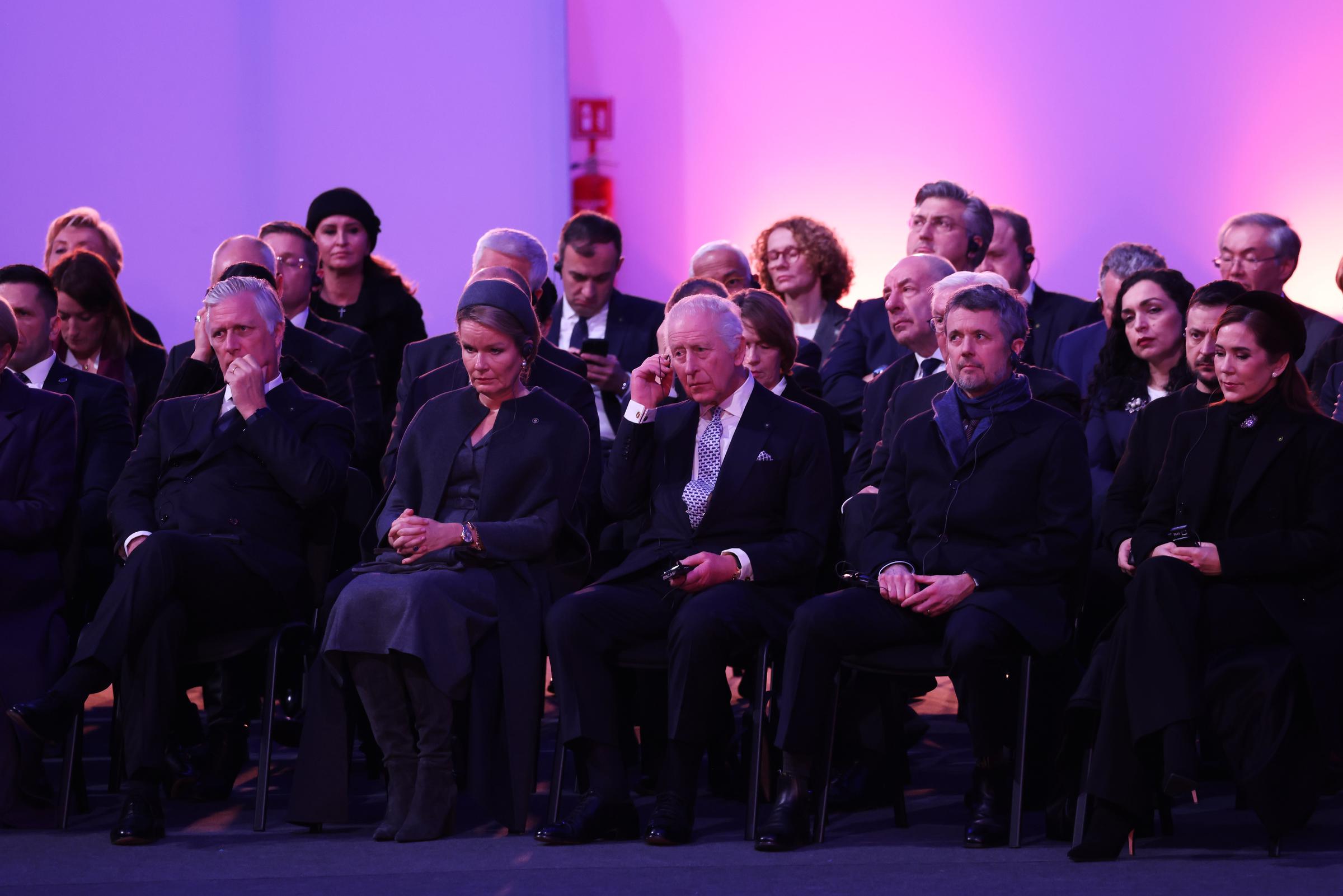 König Philippe von Belgien, Königin Mathilde von Belgien, König Charles III., König Frederik X. von Dänemark und Königin Mary von Dänemark in Oswiecim, Polen, am 27. Januar 2025 | Quelle: Getty Images