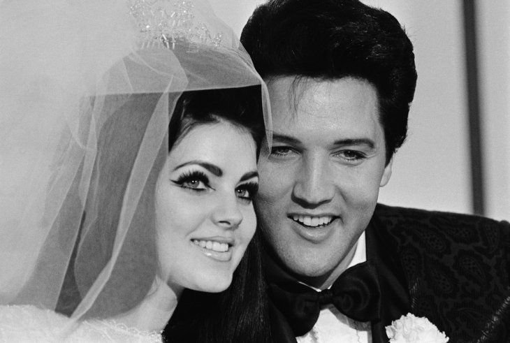 Elvis und Priscilla bei ihrer Hochzeit 1967. | Quelle: Getty Images