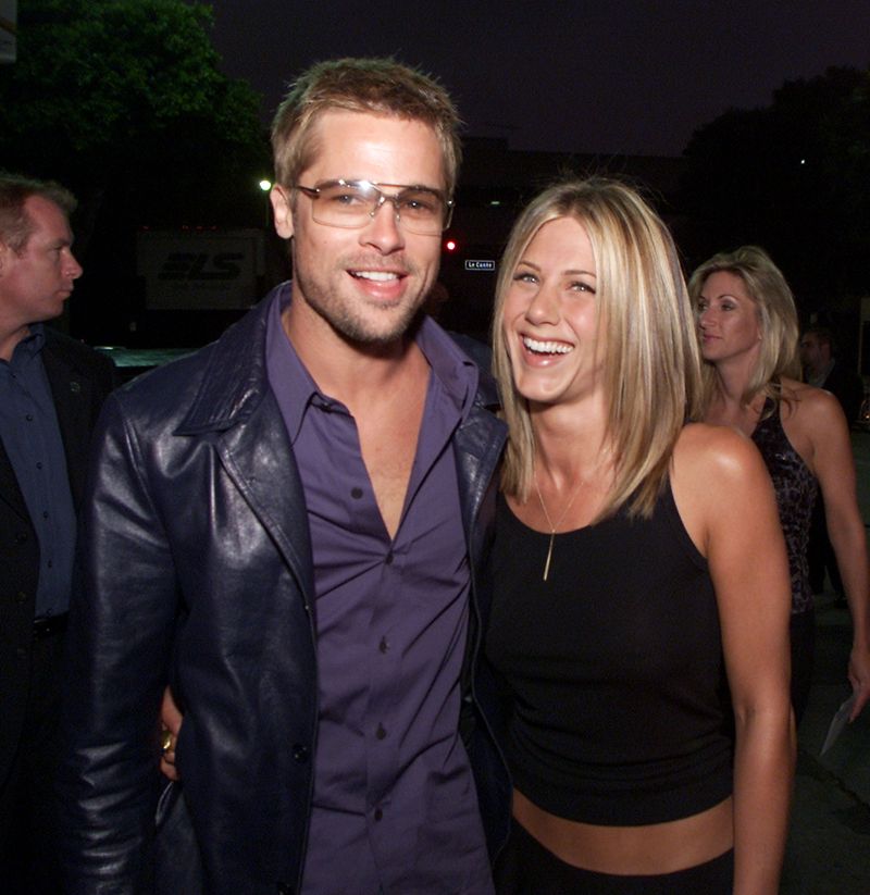 Brad Pitt und Jennifer Aniston bei der Premiere von "Rock Star" im Mann Village Theater in Los Angeles, Kalifornien, am 4. September 2001. | Quelle: Getty Images