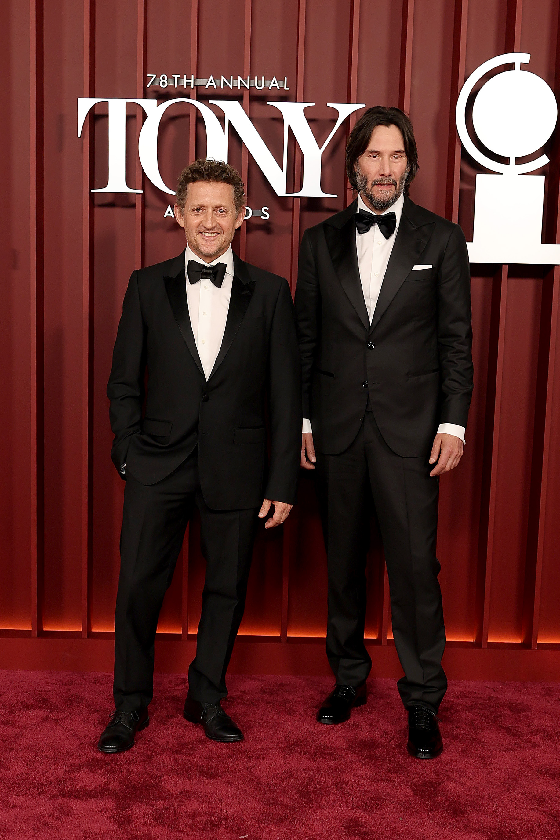 Alex Winter und Keanu Reeves posieren auf dem roten Teppich bei den 78th Annual Tony Awards am 8. Juni 2025 in New York City. | Quelle: Getty Images