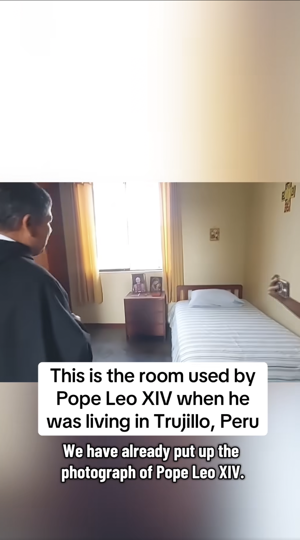 Ein Screenshot des Zimmers von Papst Leo XIV, als er in Trujillo, Peru, lebte, aus einem Video vom 9. Mai 2025. | Quelle: Facebook/CBS News