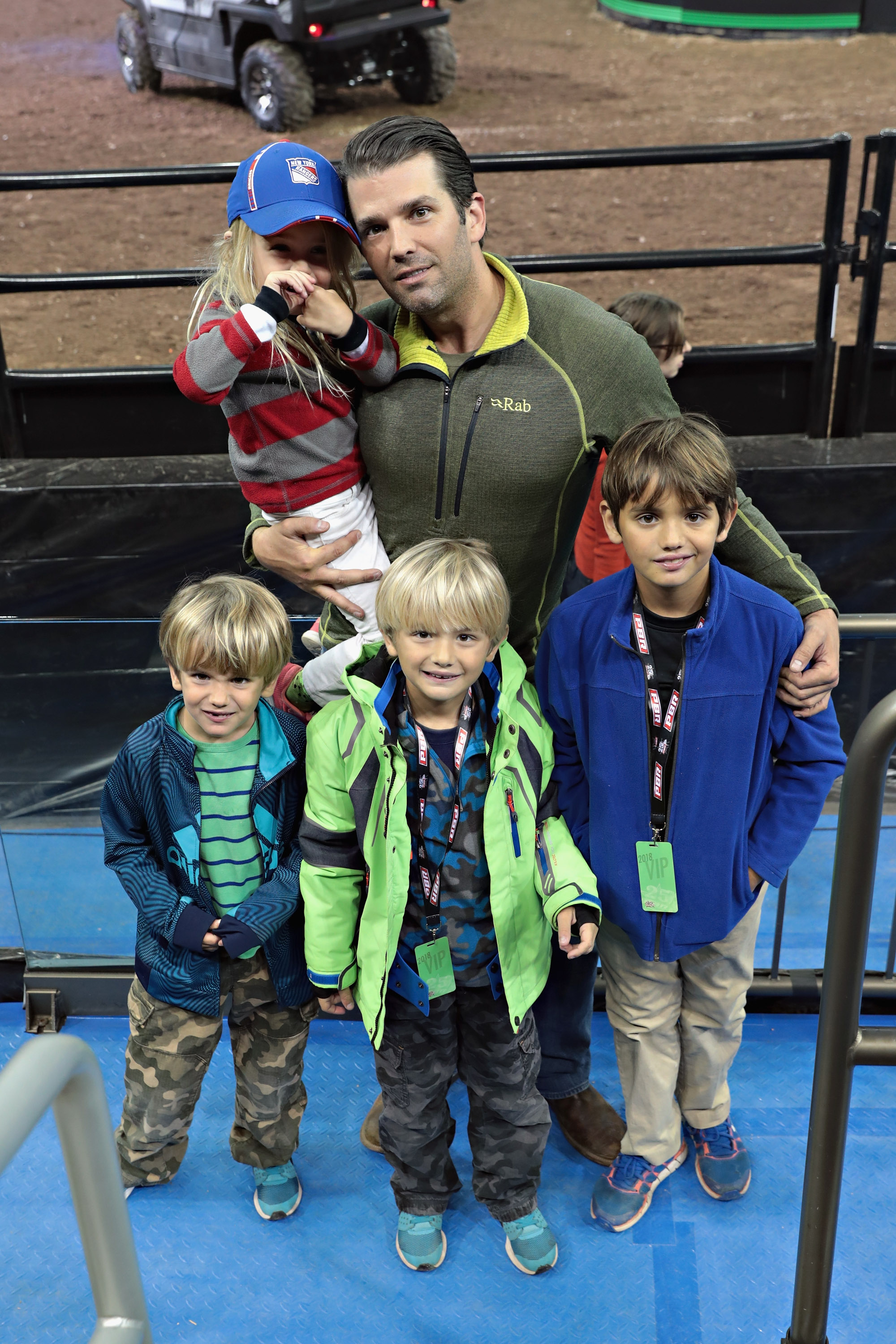 Donald Jr. (C) und die Kinder Chloe, Spencer, Tristan und Donald Trump III besuchen das 2018 Professional Bull Riders Monster Energy Buck Off am 7. Januar 2018 in New York City. | Quelle: Getty Images