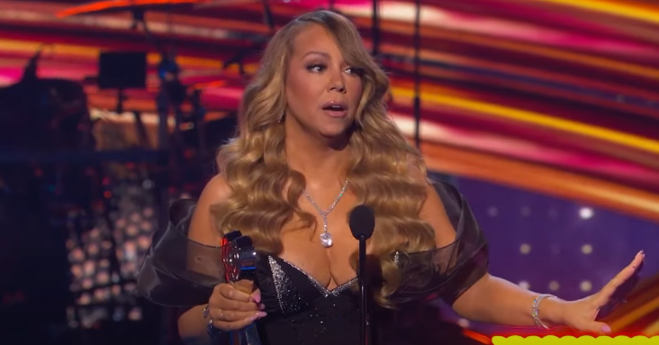 Mariah Carey nimmt ihren Icon Award bei den iHeartRadio Music Awards am 17. März 2025 entgegen | Quelle: Youtube/iHeartRadio