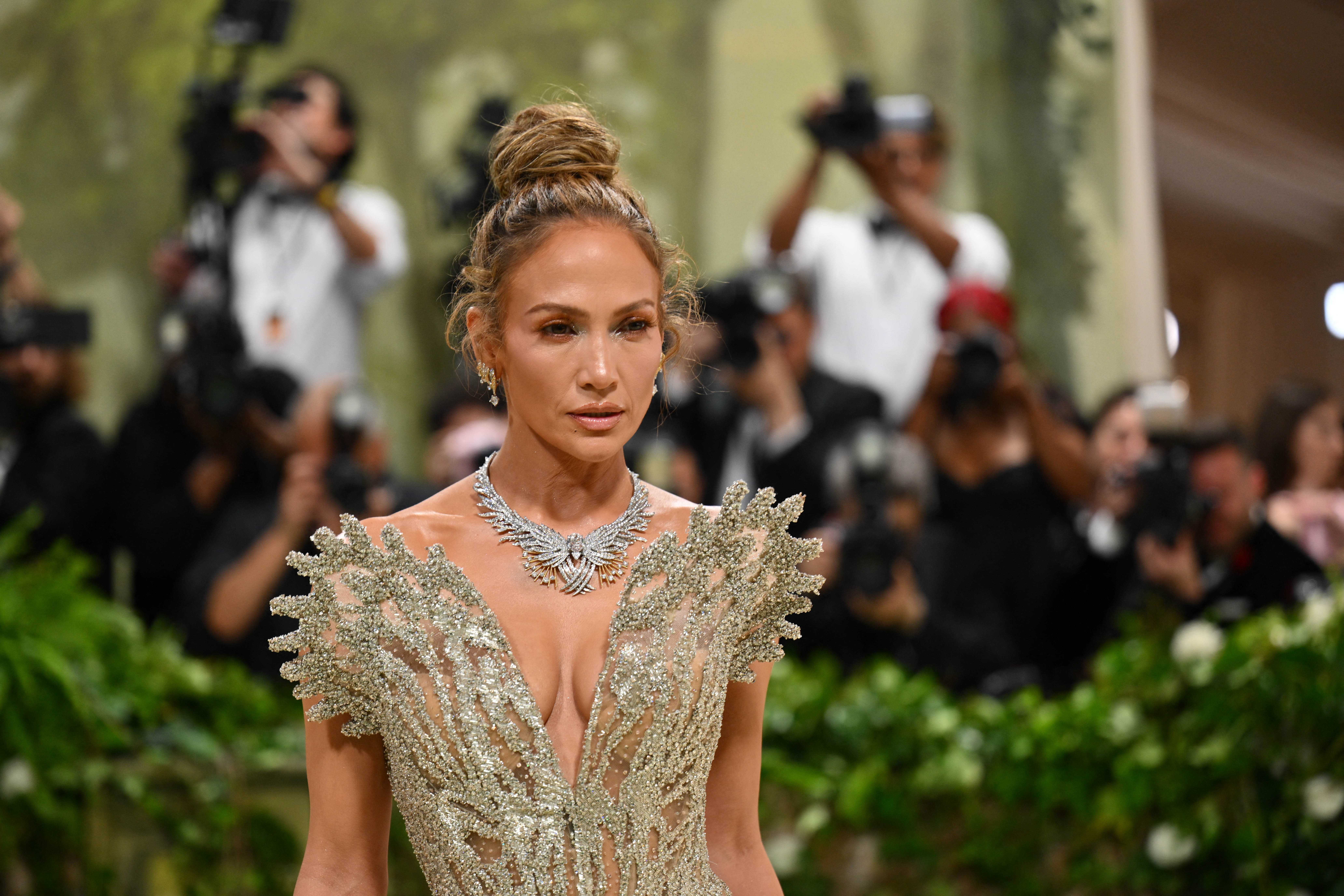 Jennifer Lopez bei der Met Gala zur Feier von "Sleeping Beauties: Reawakening Fashion" in New York City am 6. Mai 2024 | Quelle: Getty Images