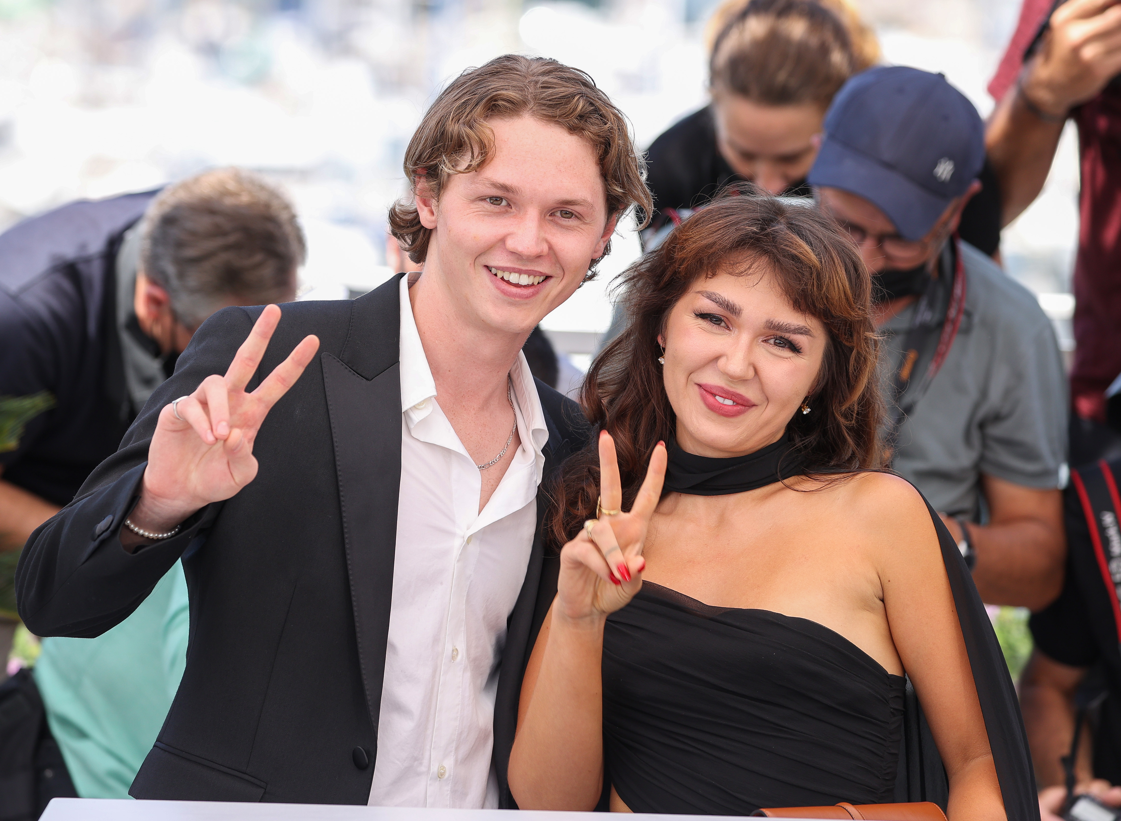 Jack und Mercedes Kilmer besuchen den "Val"-Fotocall während der 74. jährlichen Filmfestspiele von Cannes in Cannes, Frankreich, am 7. Juli 2021. | Quelle: Getty Images