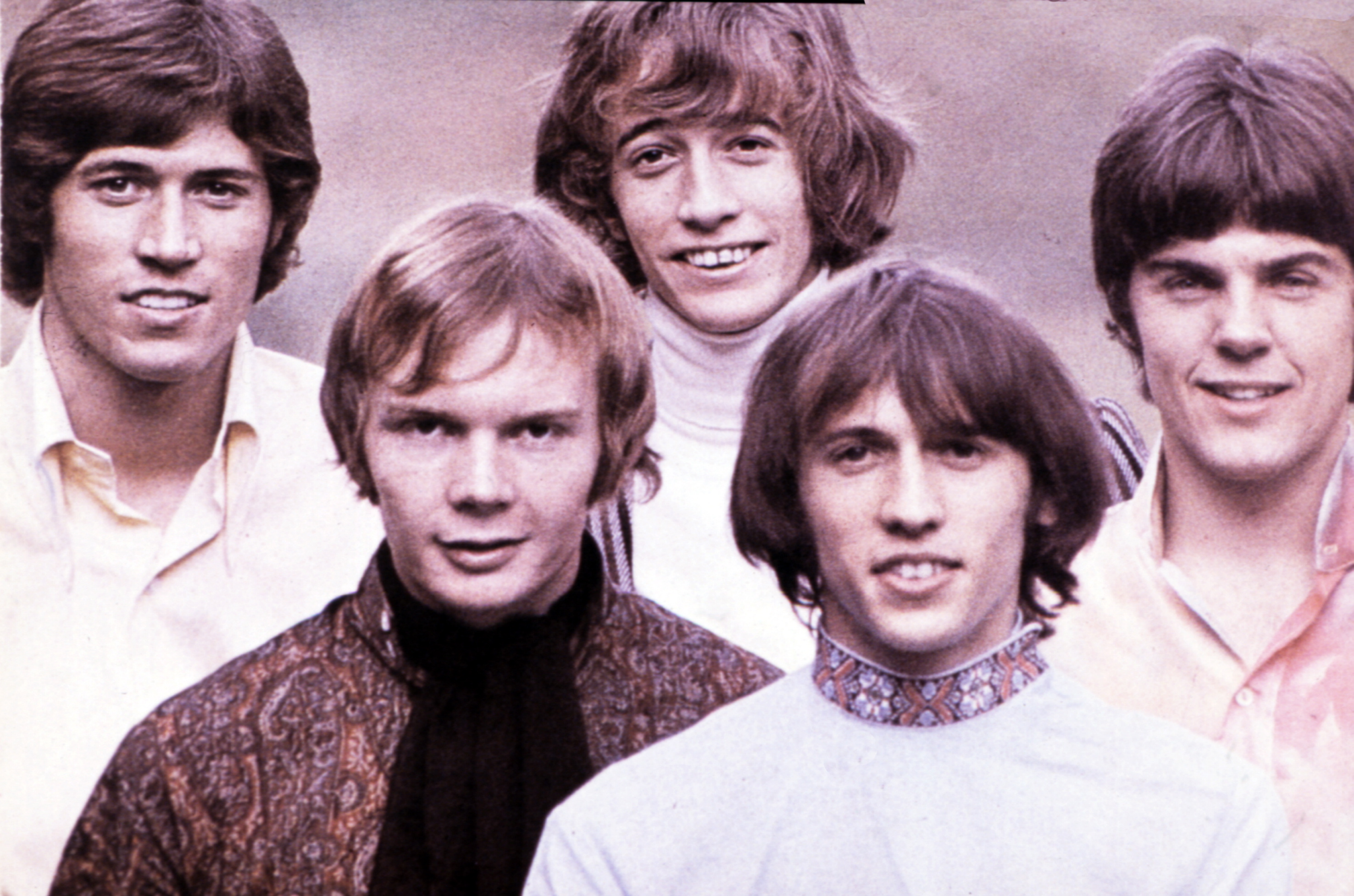 Barry Gibb, Colin Petersen, Robin Gibb, Maurice Gibb und Vince Melouney sind im Januar 1967 zu sehen | Quelle: Getty Images