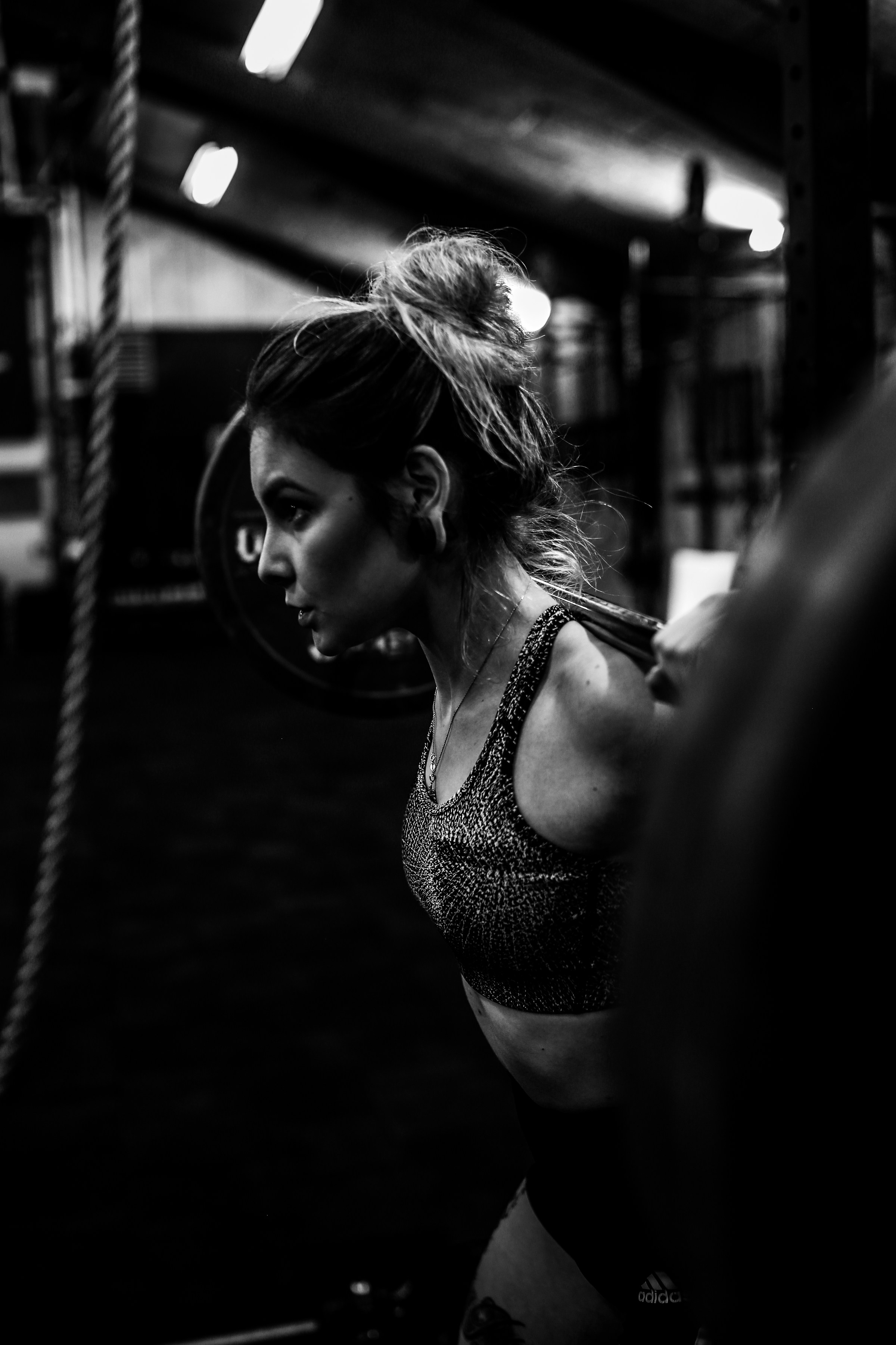 Eine Frau im Fitnessstudio | Quelle: Unsplash