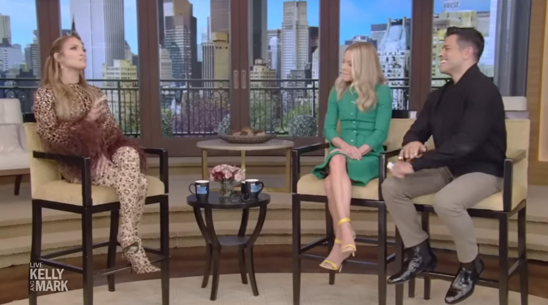 Jennifer Lopez' Interview bei "Live with Kelly and Mark", gesendet am 5. Mai 2023 | Quelle: YouTube/LiveKellyundMark