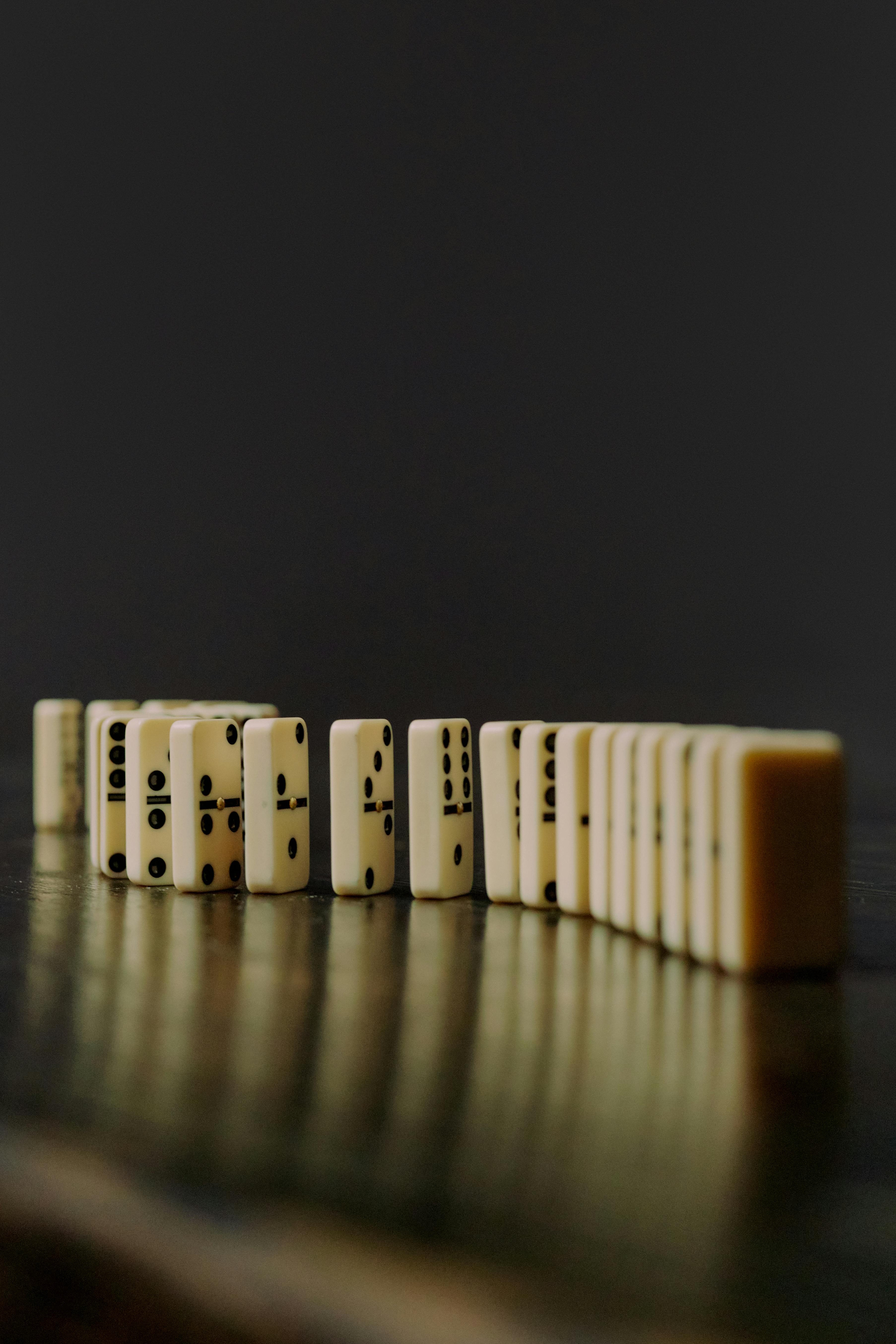 Dominoes | Quelle: Pexels
