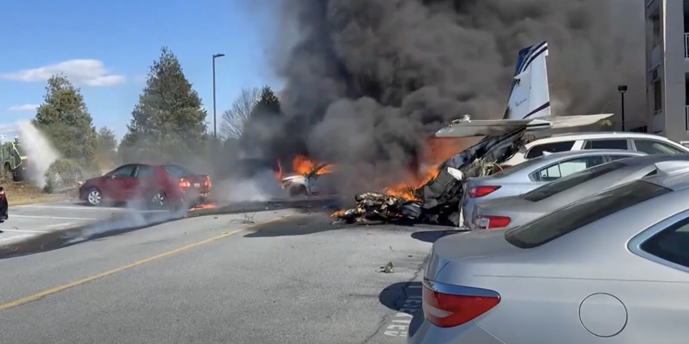 Autos, die in Flammen stehen | Quelle: YouTube/diarioas