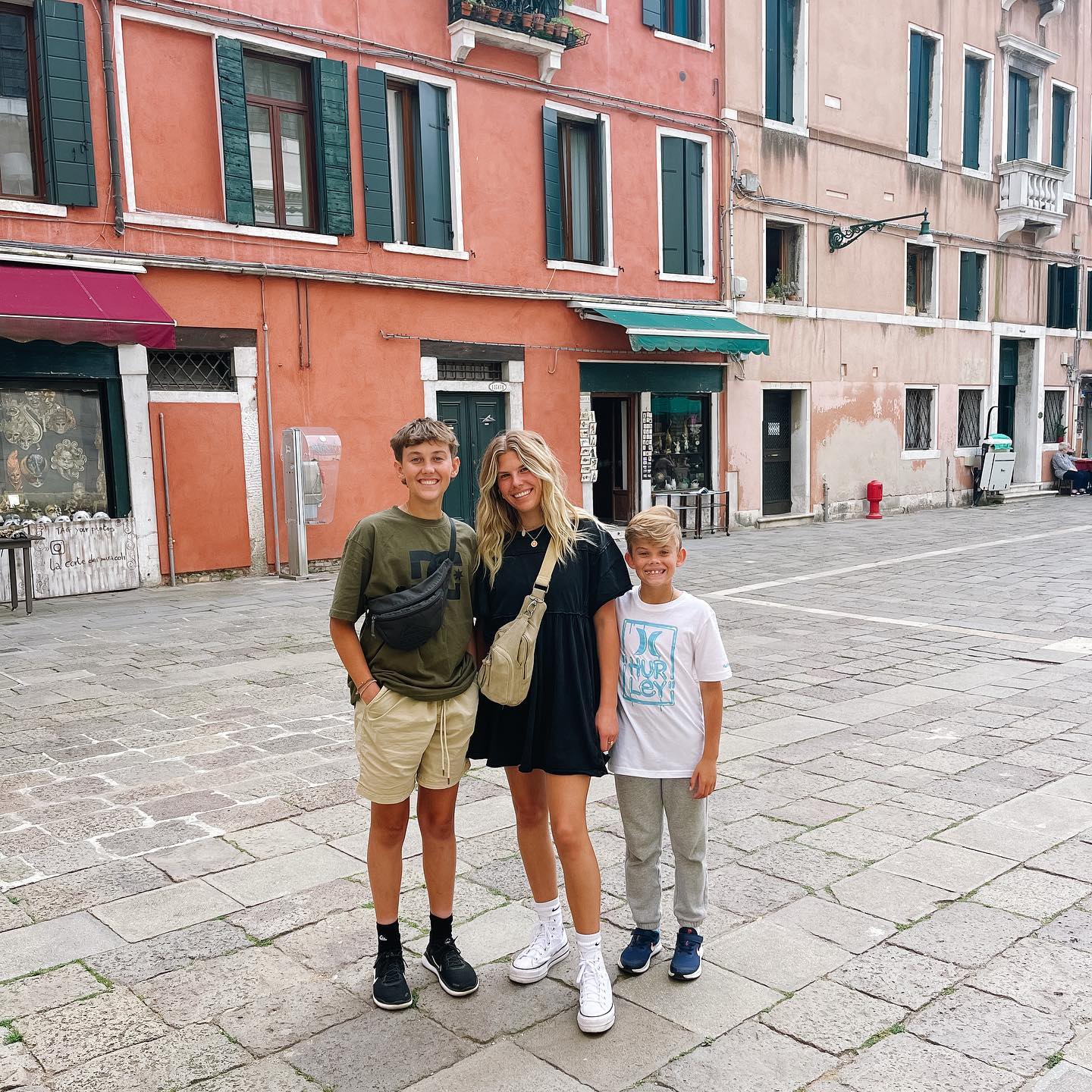 Melisa erzählte, wie sehr sie sich darauf freute, Venedig zu erkunden, und berichtete ihren Followern, wie sehr sie die italienische Stadt liebte. Die Reise der Familie bot einen persönlicheren Einblick in das Leben des zweiten Sohnes von Donny und Debbie. | Quelle: Instagram/melisaosmond