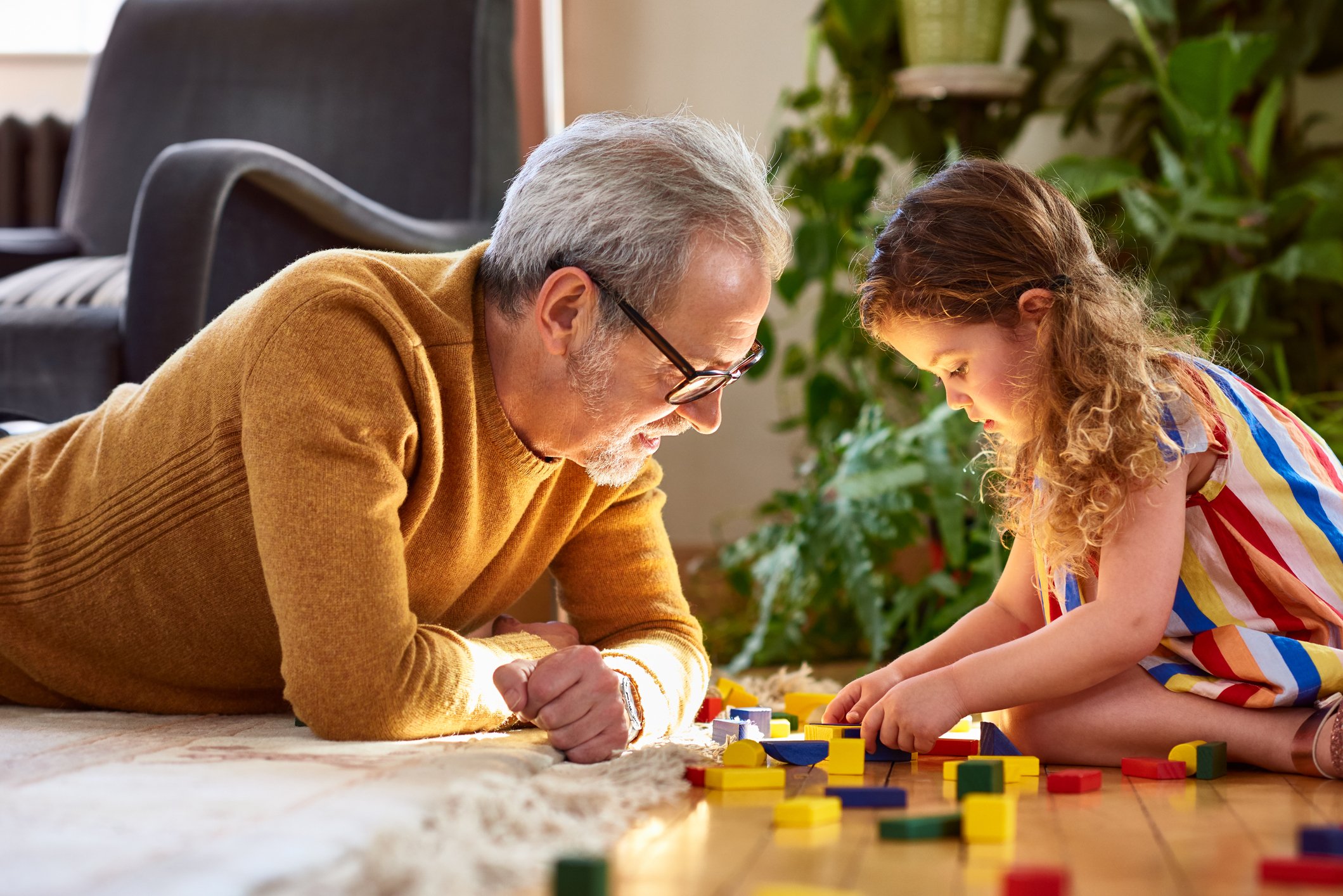 Jörn liebte es, seiner Enkelin beim Spielen zuzusehen. | Quelle: Getty Images
