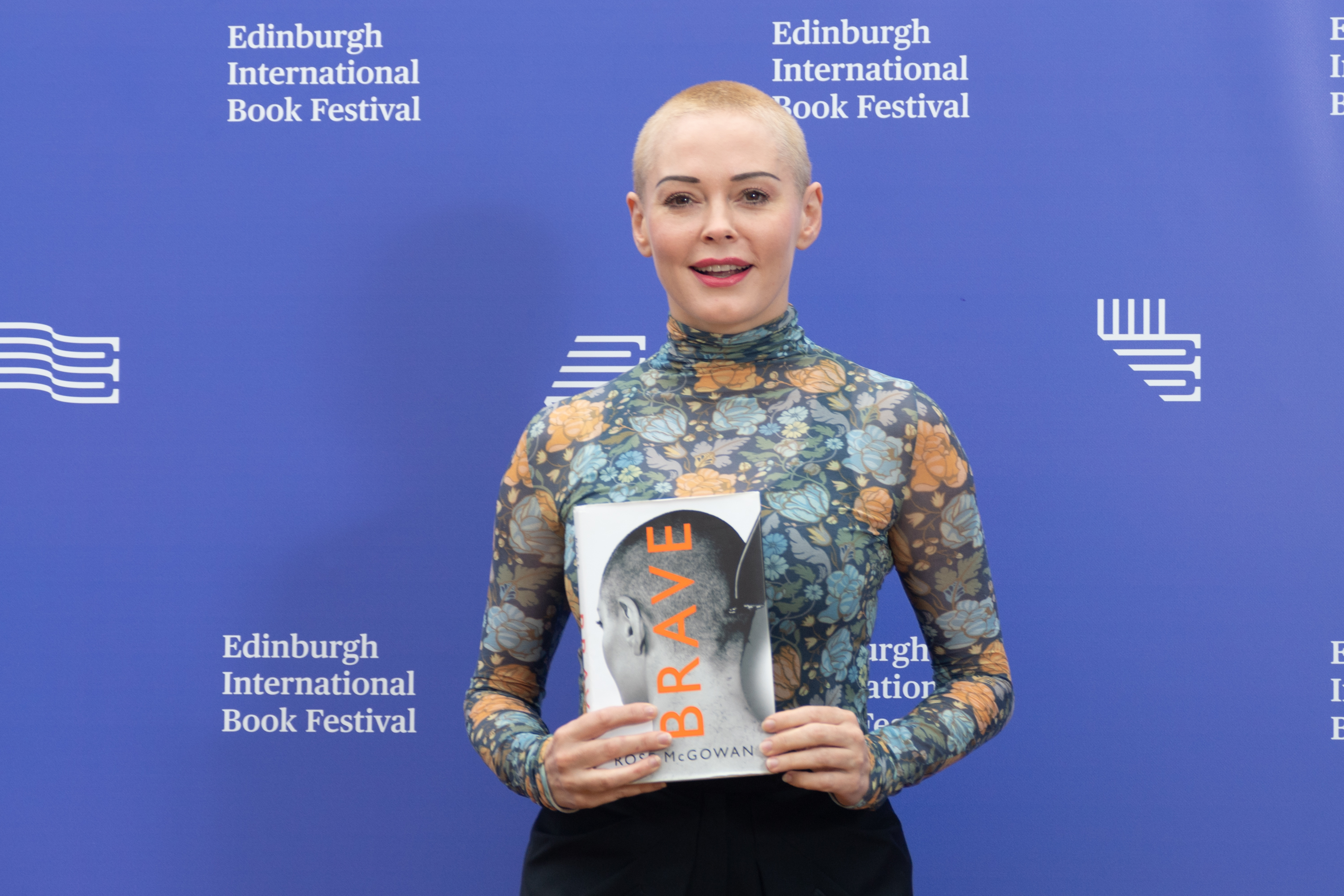 Rose McGowan nimmt an einem Fototermin während des jährlichen Edinburgh International Book Festival in Edinburgh, Schottland, am 13. August 2018 teil. | Quelle: Getty Images