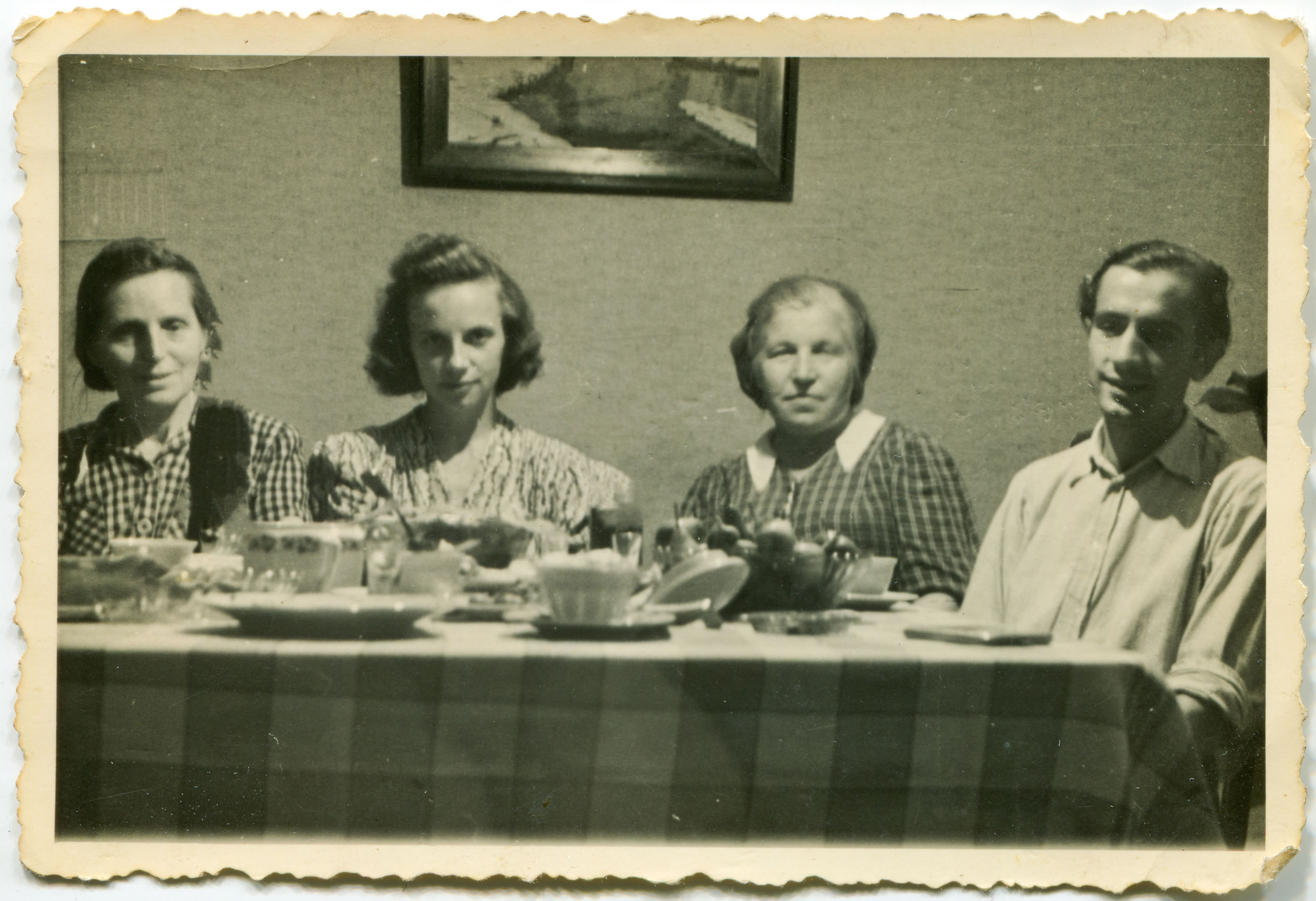 Vintage-Familienfoto | Quelle: Shutterstock
