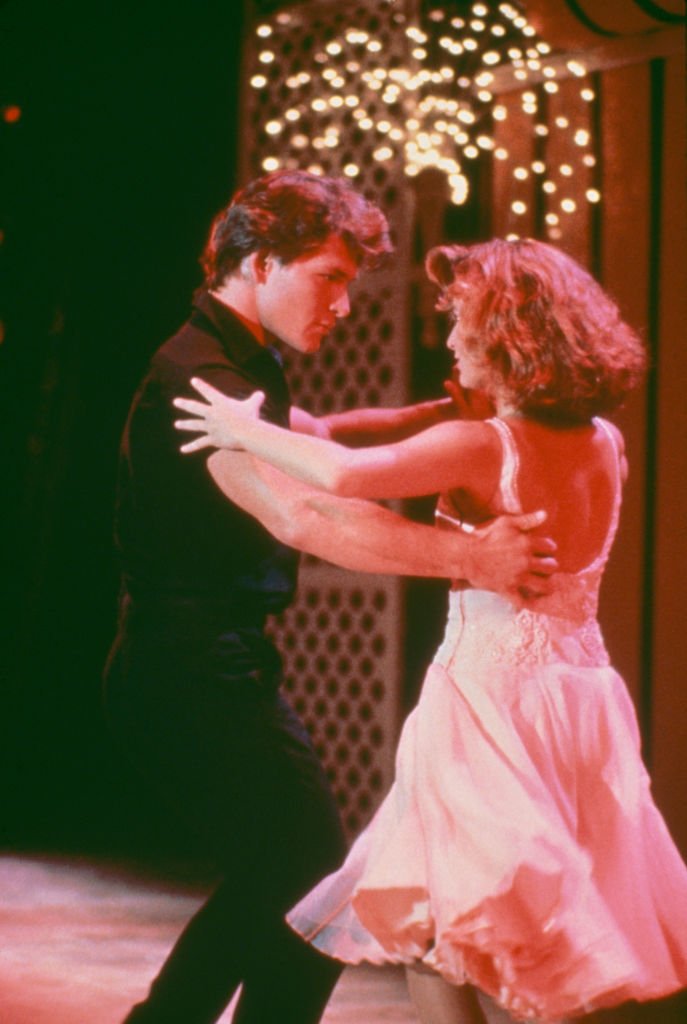 Die amerikanischen Schauspieler Patrick Swayze und Jennifer Grey sind die Stars des Films "Dirty Dancing", 1987. | Quelle: Getty Images