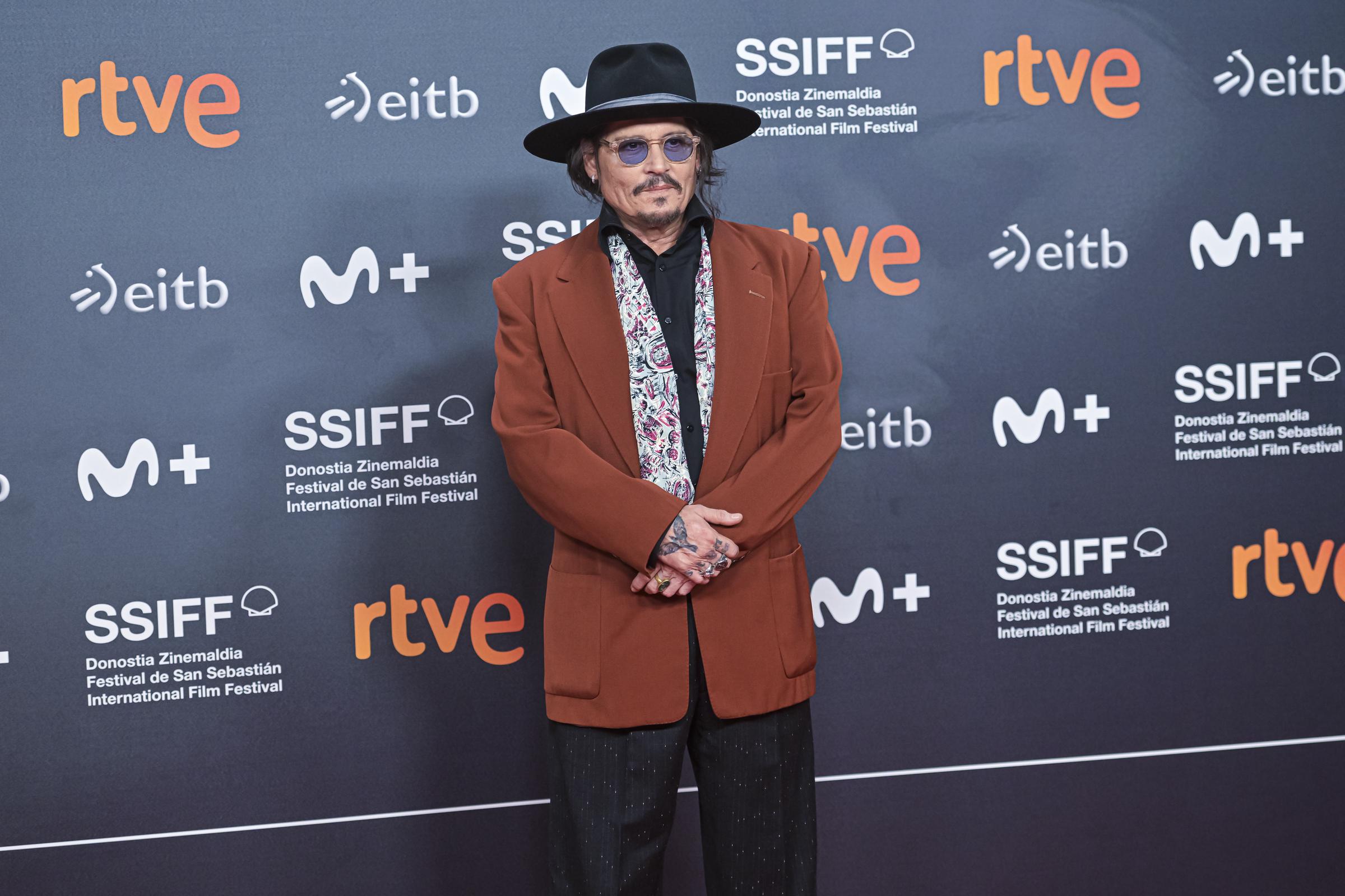 Johnny Depp besucht die Premiere von "Modi, Drei Tage auf den Flügeln des Wahnsinns" am 24. September 2024 in San Sebastian, Spanien. | Quelle: Getty Images