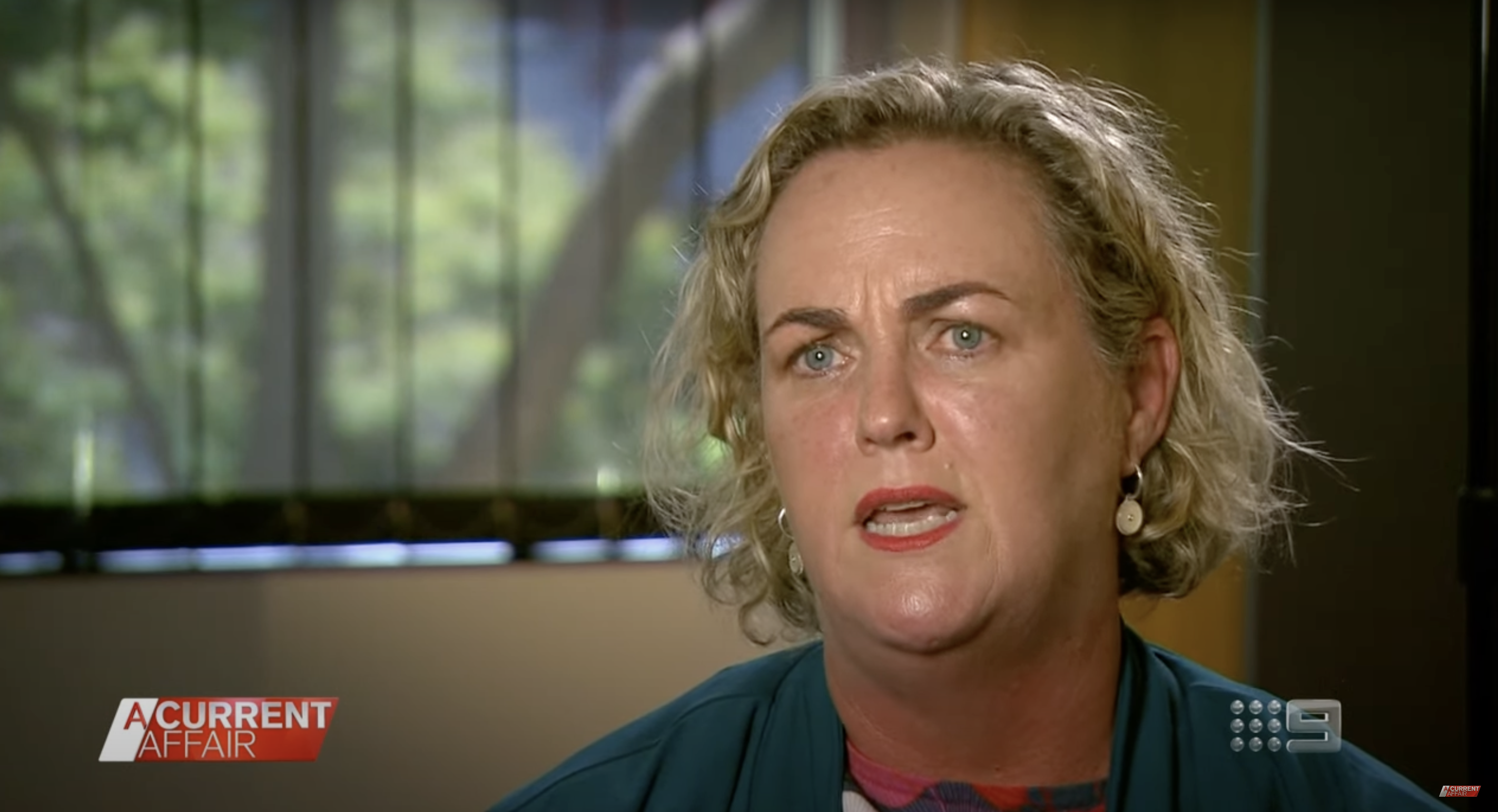 Cresta Richardson, Präsidentin der Queensland Teachers Union, teilt ihre Gedanken zu dem Vorfall in einem Video vom 5. Dezember 2023 mit | Quelle: youtube.com/ACurrentAffair9