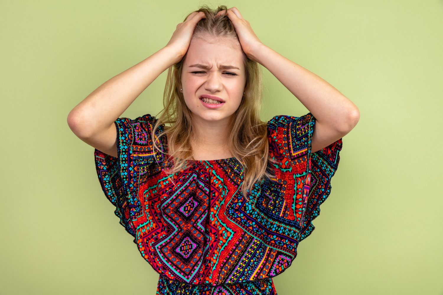 Ein frustriertes Mädchen im Teenageralter | Quelle: Freepik