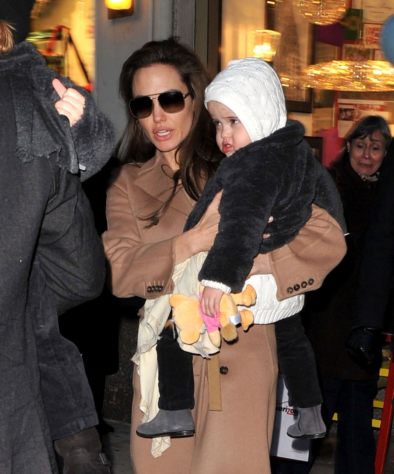 Angelina Jolie und Vivienne Jolie-Pitt, fotografiert am 4. Dezember 2010 in New York. | Quelle: Getty Images