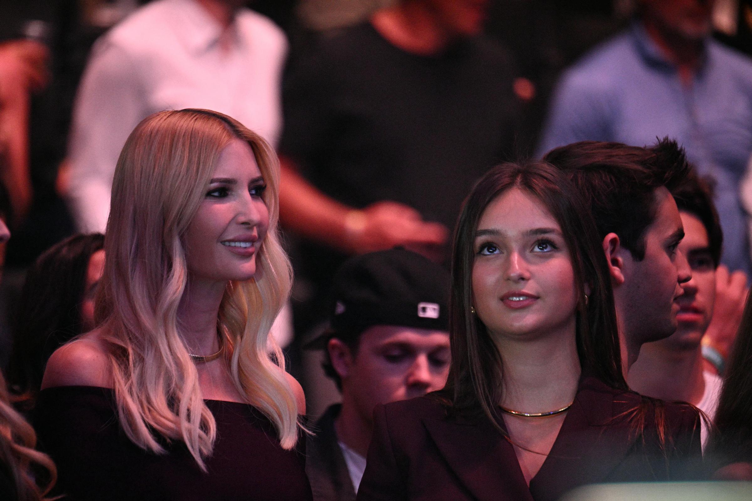 Ivanka Trump und Arabella Kushner besuchen die UFC 327: Jiri Prochazka gegen Carlos Ulberg im Kaseya Center in Miami am 11. April 2026 | Quelle: Getty Images
