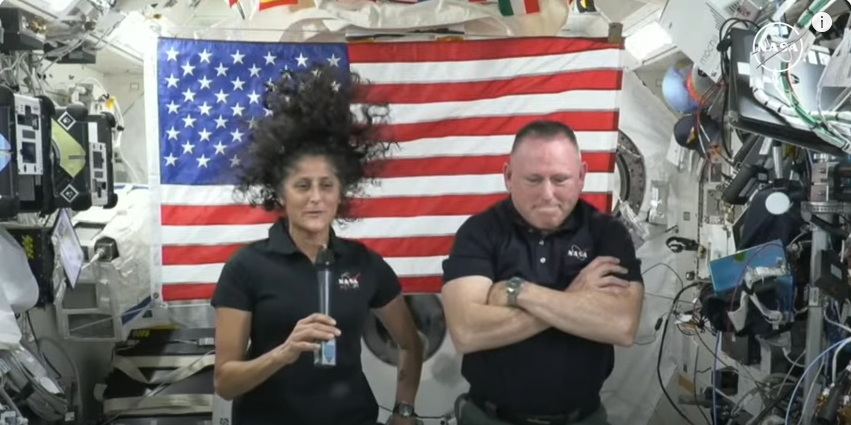 Ein Screenshot von Barry Butch Wilmore und Sunita Suni Williams aus einem Video, das am 10. Juli 2024 veröffentlicht wurde | Quelle: YouTube/@CBSNews