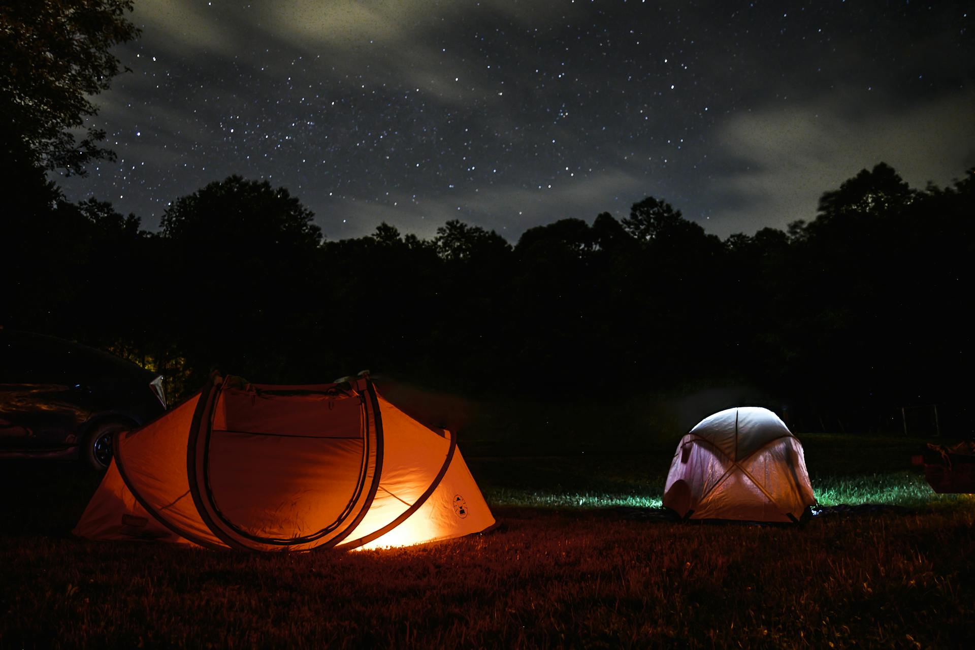 Camps bei Nacht | Quelle: Pexels