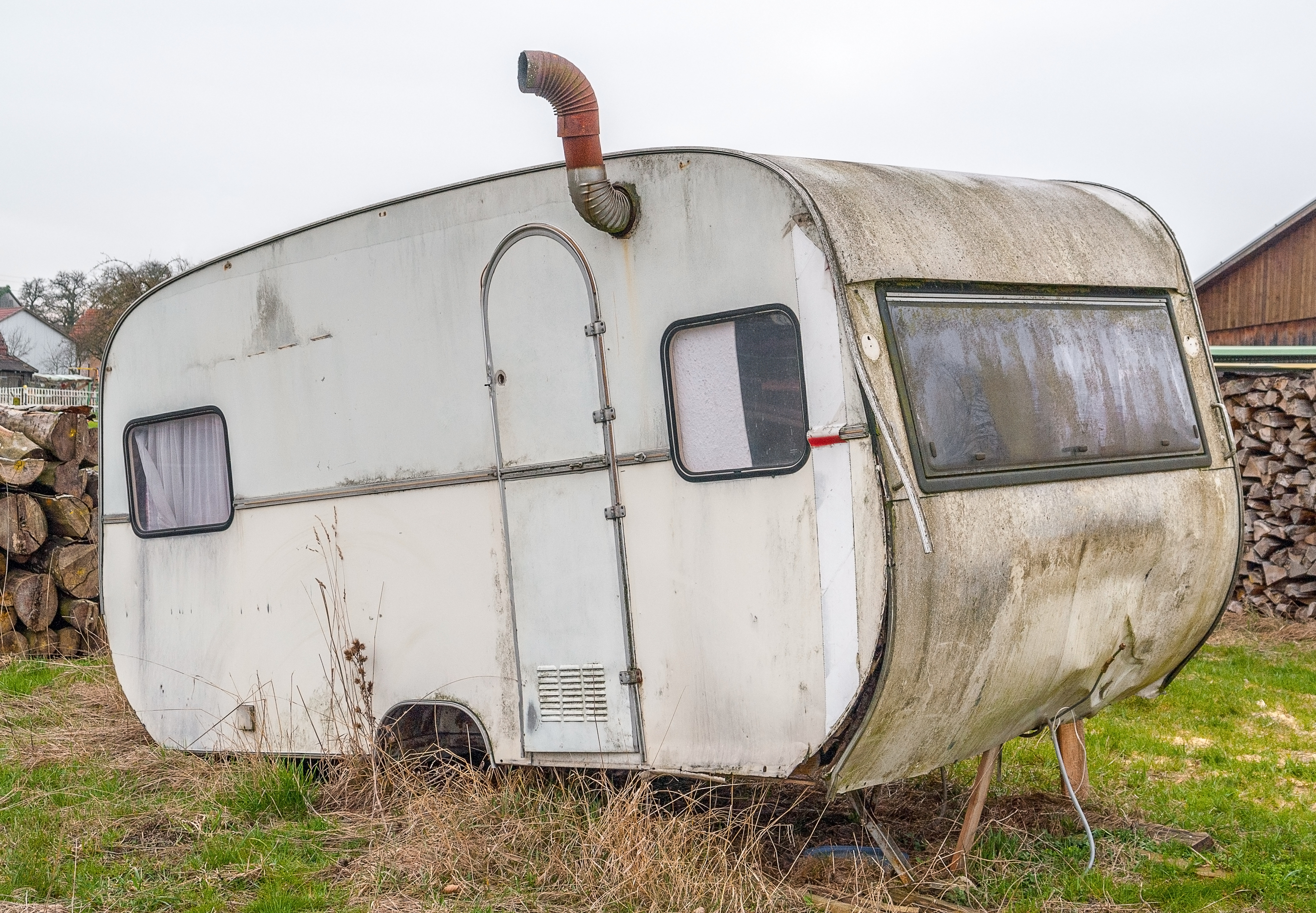 Ein Bild von einem Wohnwagen | Quelle: Shutterstock/PRIL