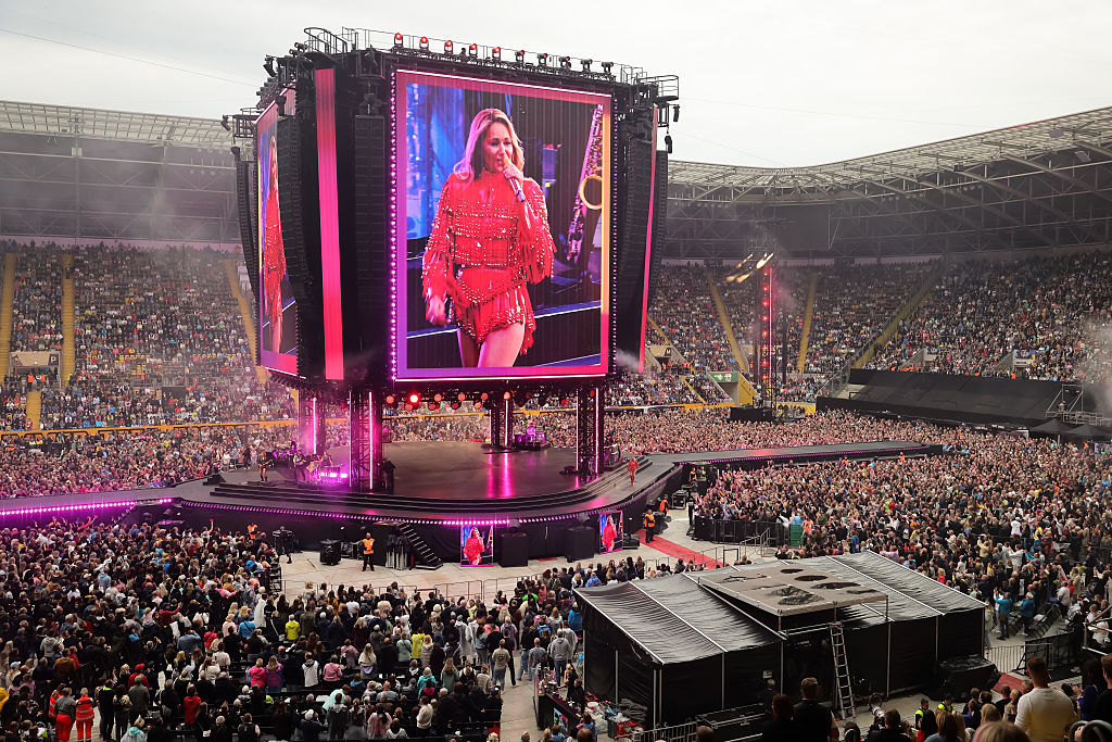 Helene Fischer tritt während der Eröffnungsshow der 360° Stadion Tour im Rudolf-Harbig-Stadion am 10. Juni 2026 in Dresden, Deutschland, auf. | Quelle: Getty Images