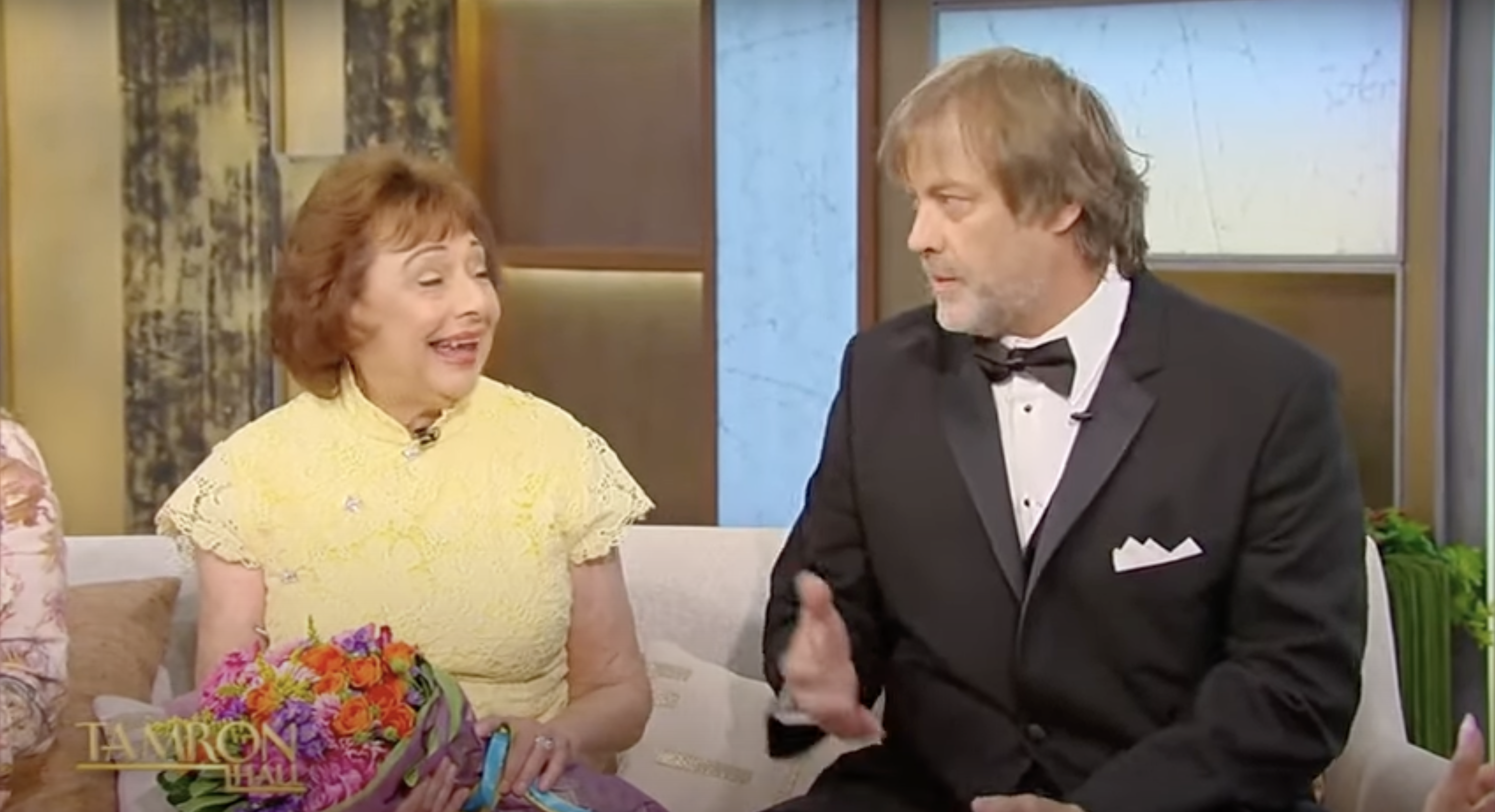 Janet Merryman und Dave in der Tamron Hall Show aus einem Video vom 22. Mai 2023 | Quelle: YouTube